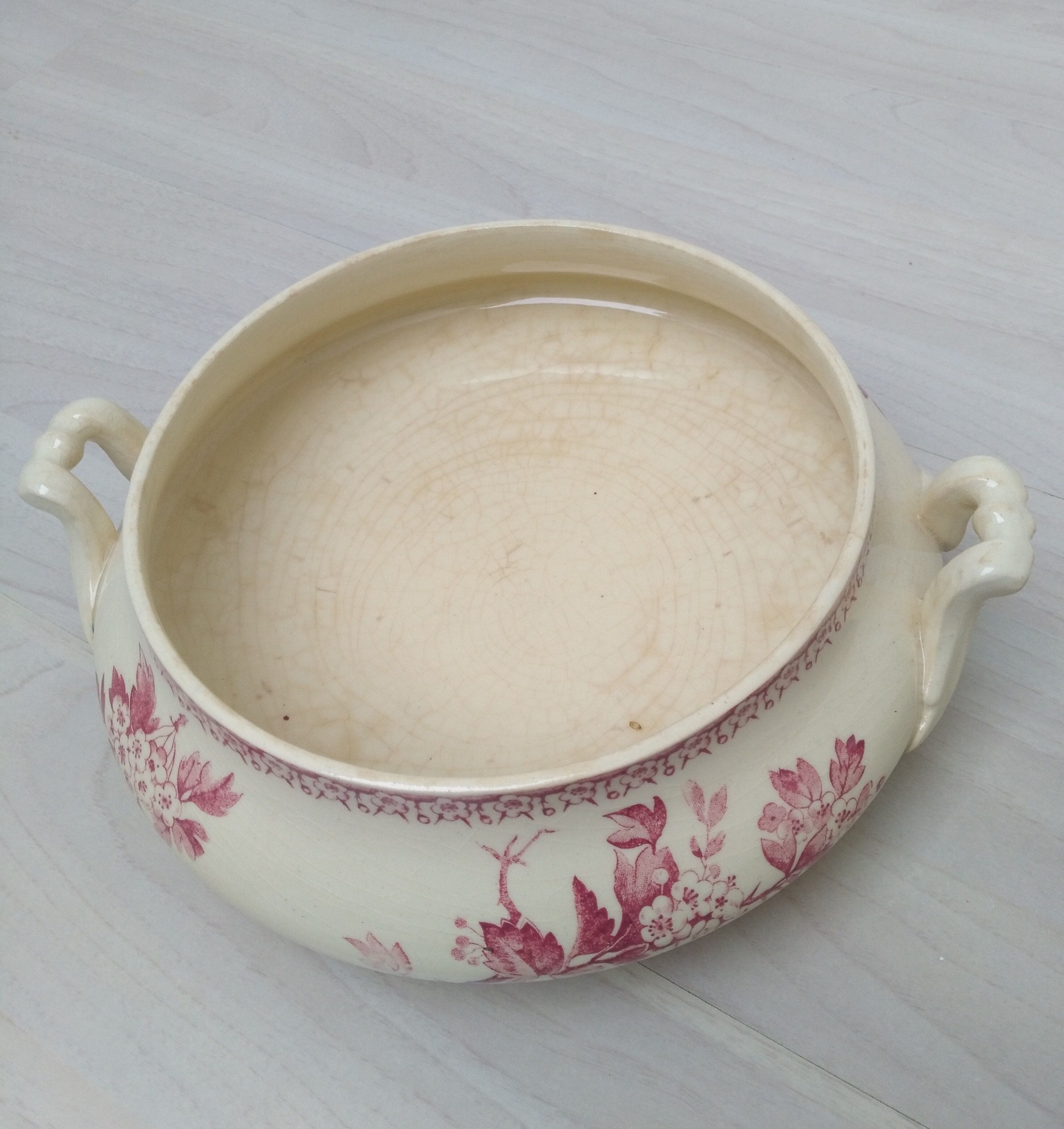 Iron earth tureen from Gien model Pink Hawthorn