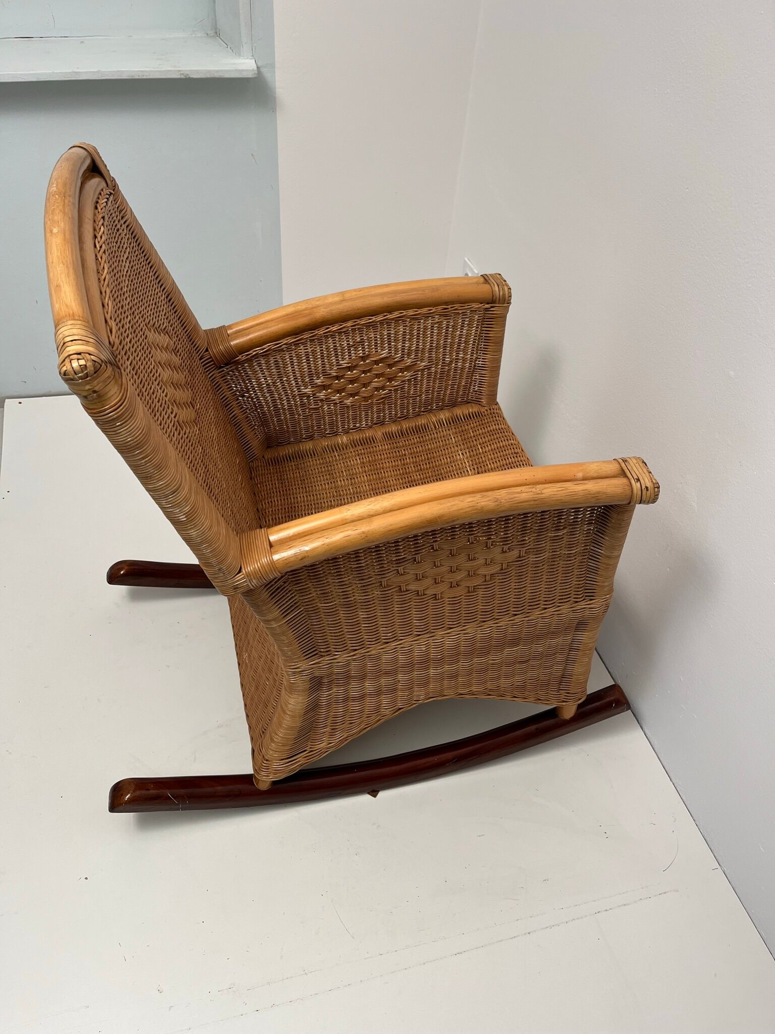 Rocking chair en rotin