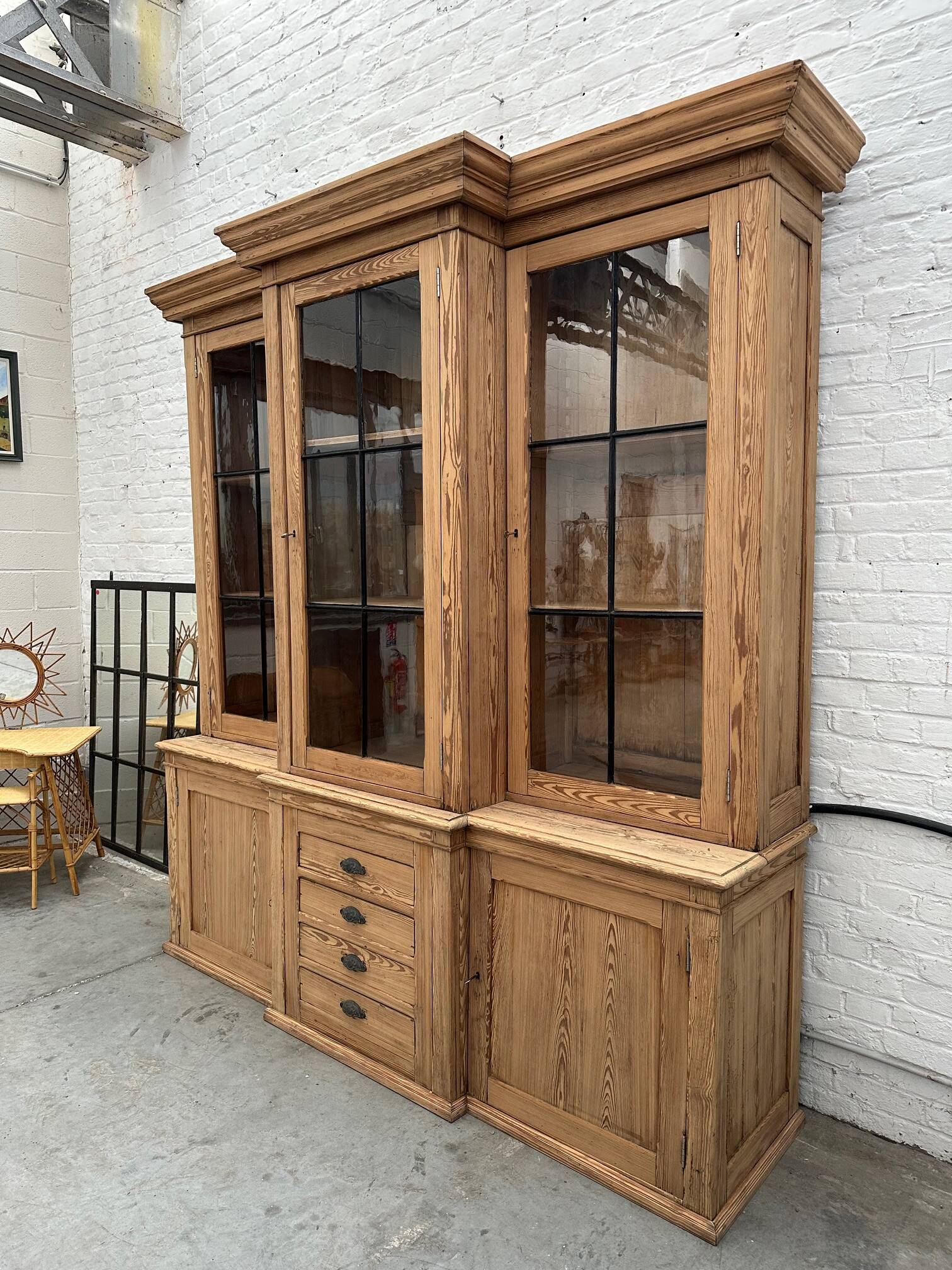 Masterful exhibition showcase from the early 20th century