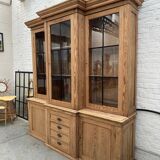 Masterful exhibition showcase from the early 20th century