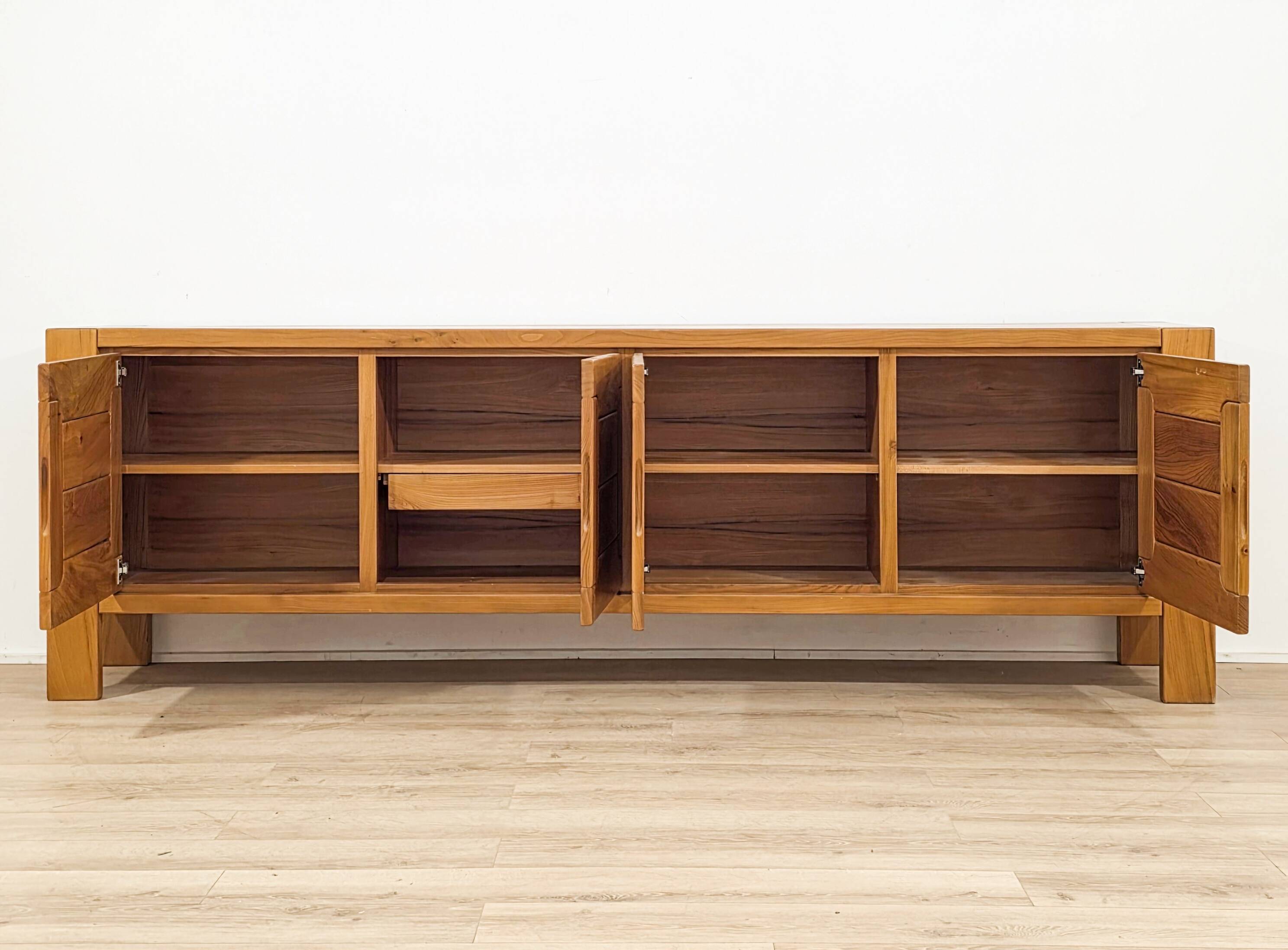 Buffet design Maison Regain en orme massif – des années 1970