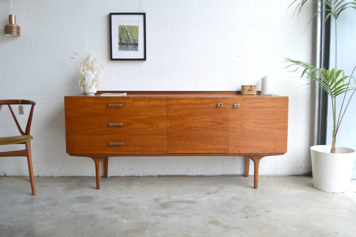 Vintage metal handles enfilade 183cm