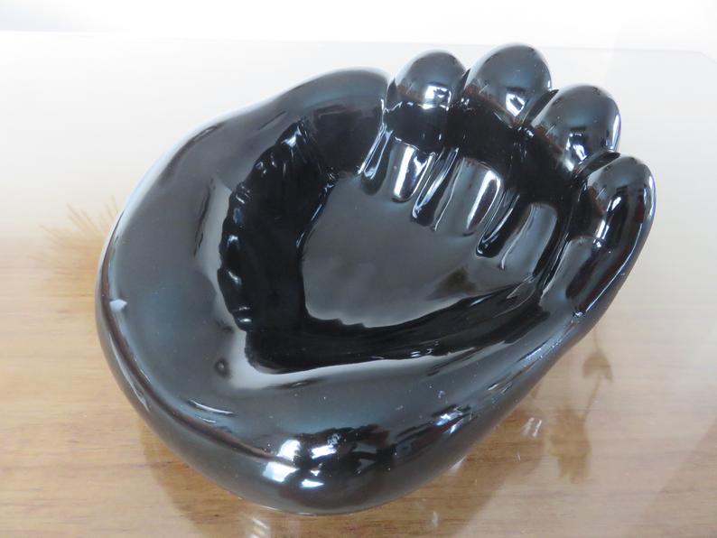 "hand" in black ceramic trinket bowl 60/70