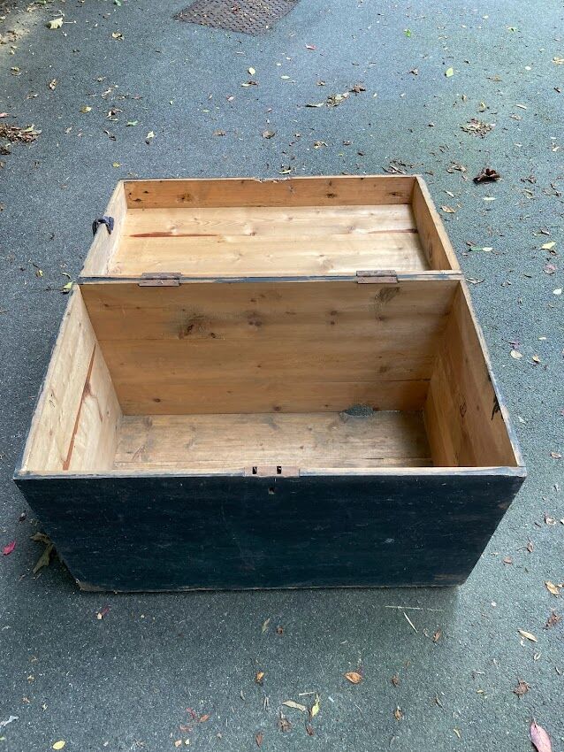 Wooden travel trunk
