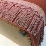 Velvet pouf in old pink color with fringes