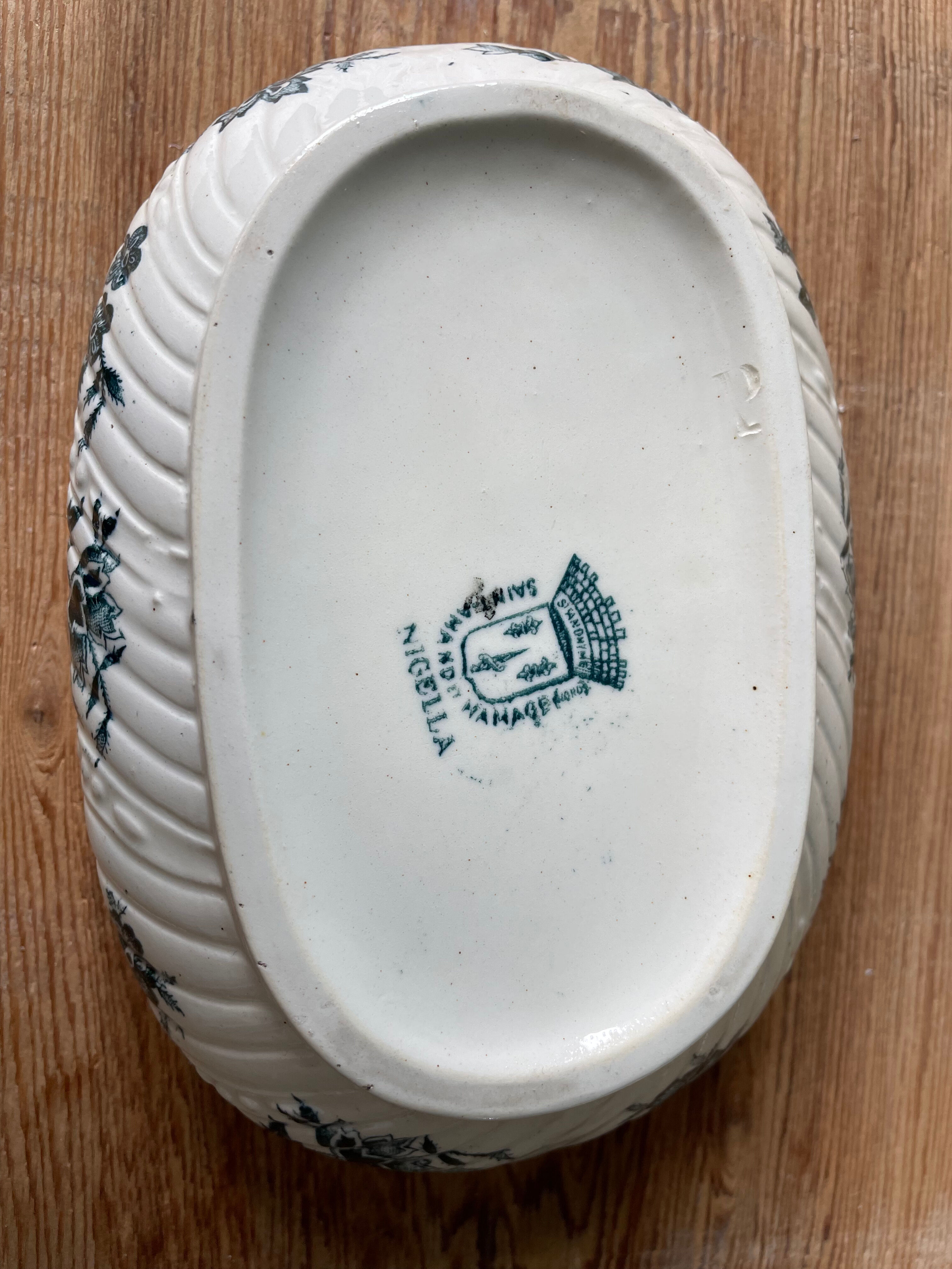 Boite à nécessaire de toilette 1900, modèle Nigella St Amand et Hamage