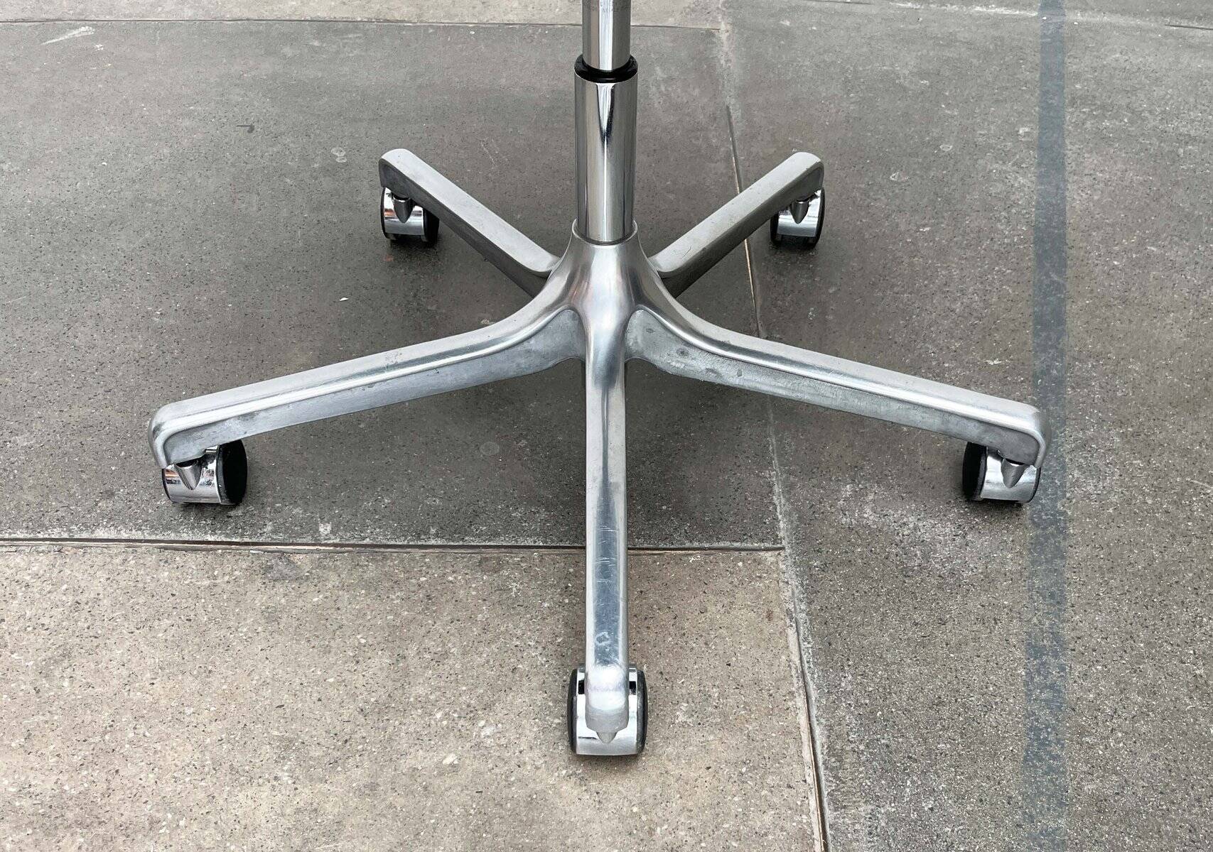 Vintage swivel office chair German model Eurochair 5600 by Fritz Makiol for Girsberger, 1970s.