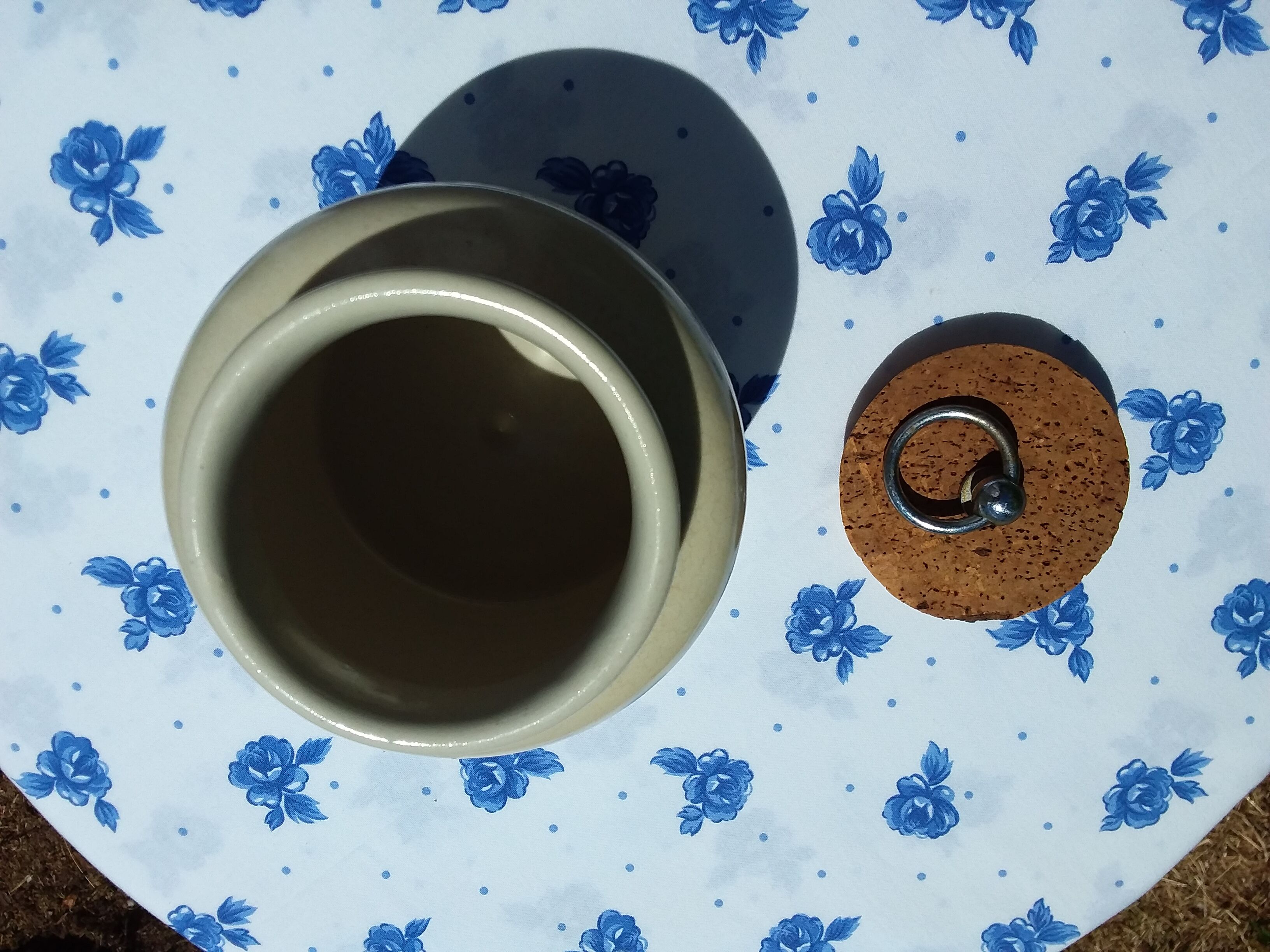 Sandstone pot enamelled beige sand and its cork in croated cork