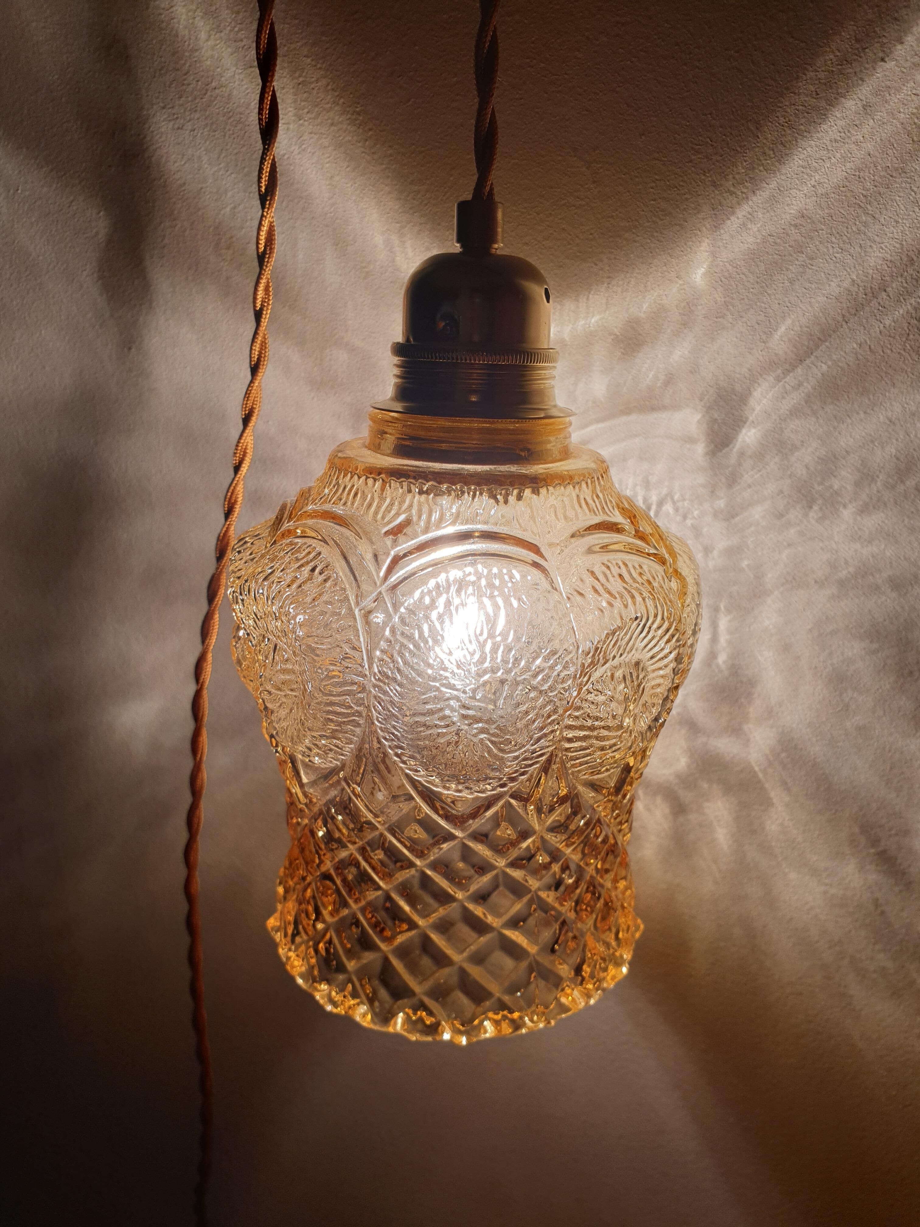Chiseled glass hand lamp
