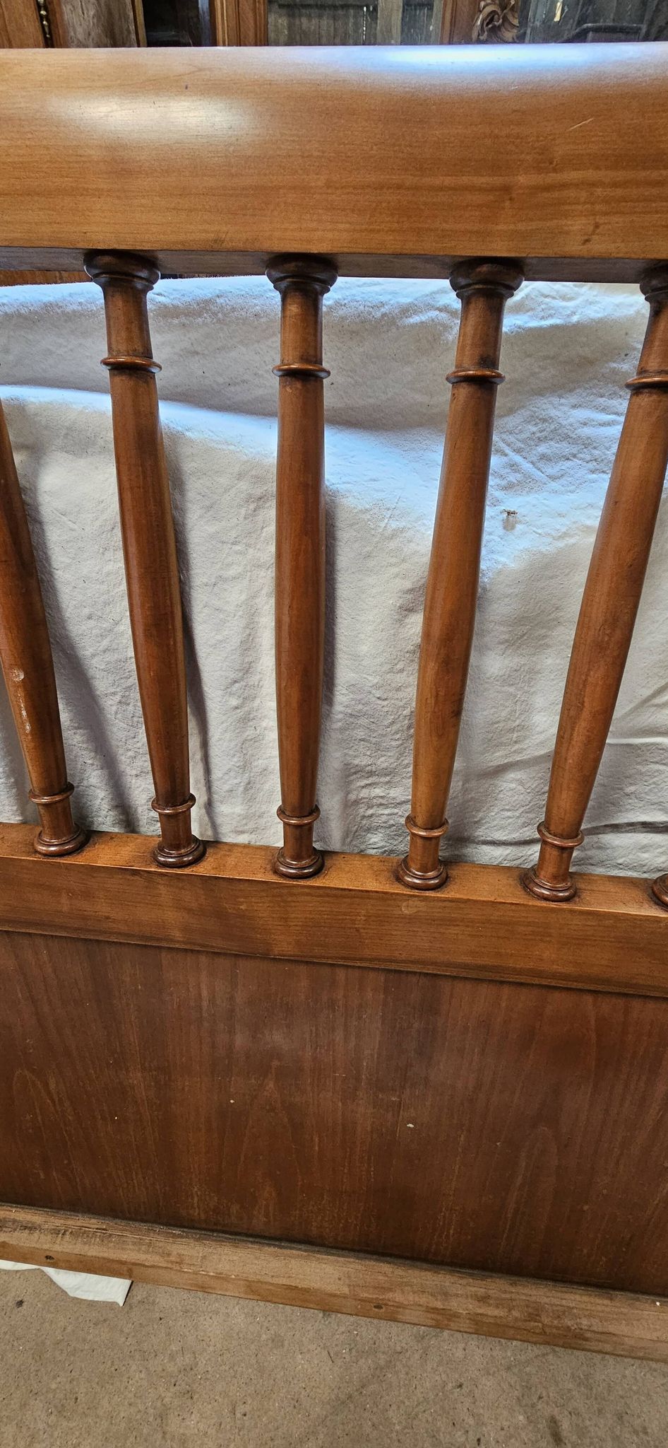 Tête de lit à barreaux en bois