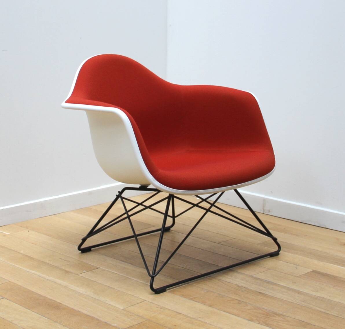 Pair of Arm Chair LAR armchairs, Charles & Ray Eames