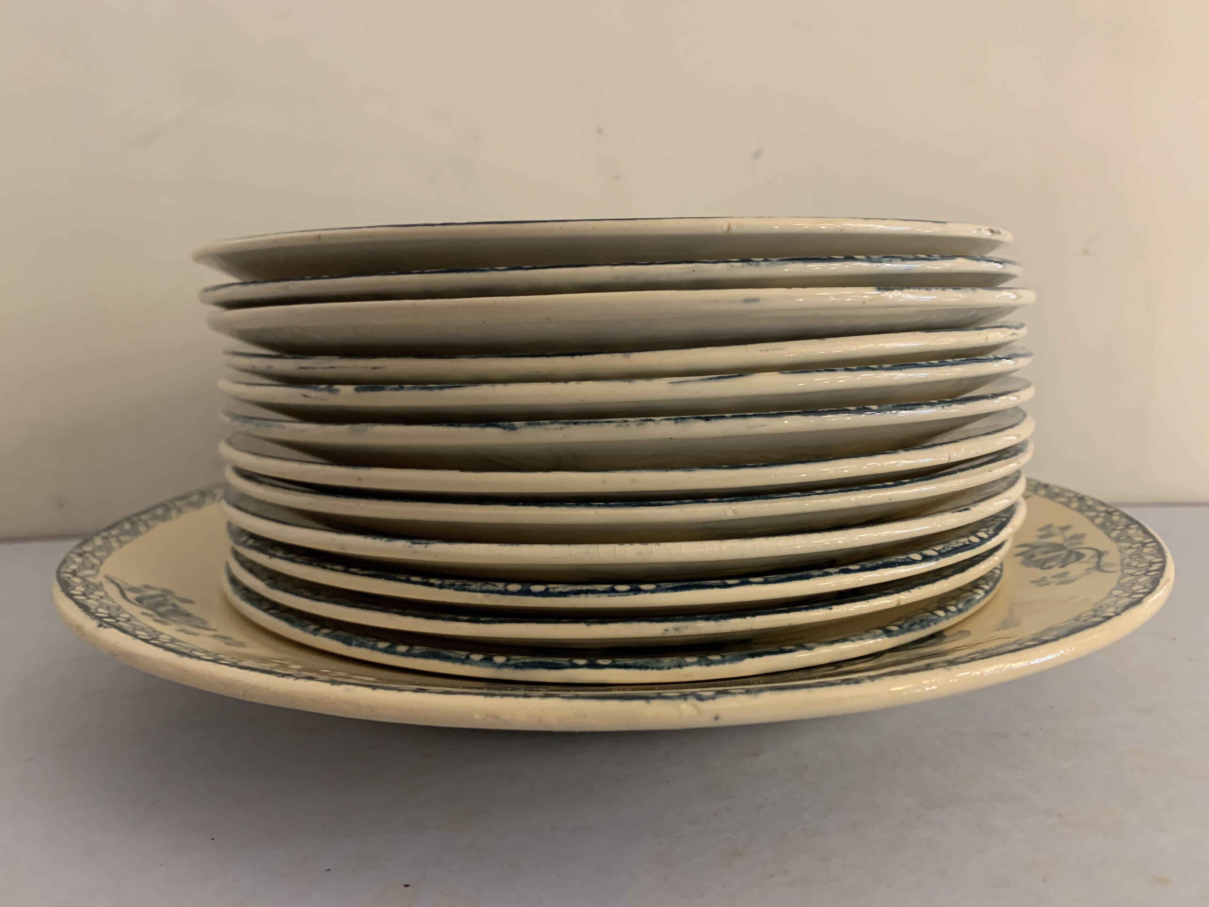 12 dessert plates and an art nouveau dish Royat de Sarreguemines