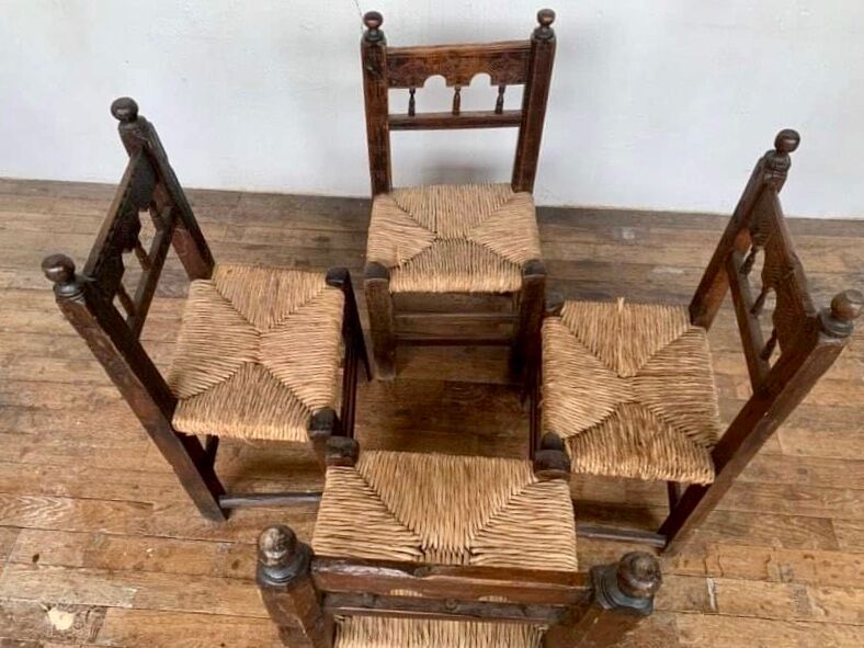 Series of 4 brutalist rustic chairs in carved wood straw seat