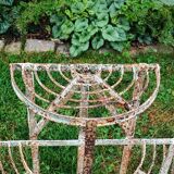 Half-moon plant holder