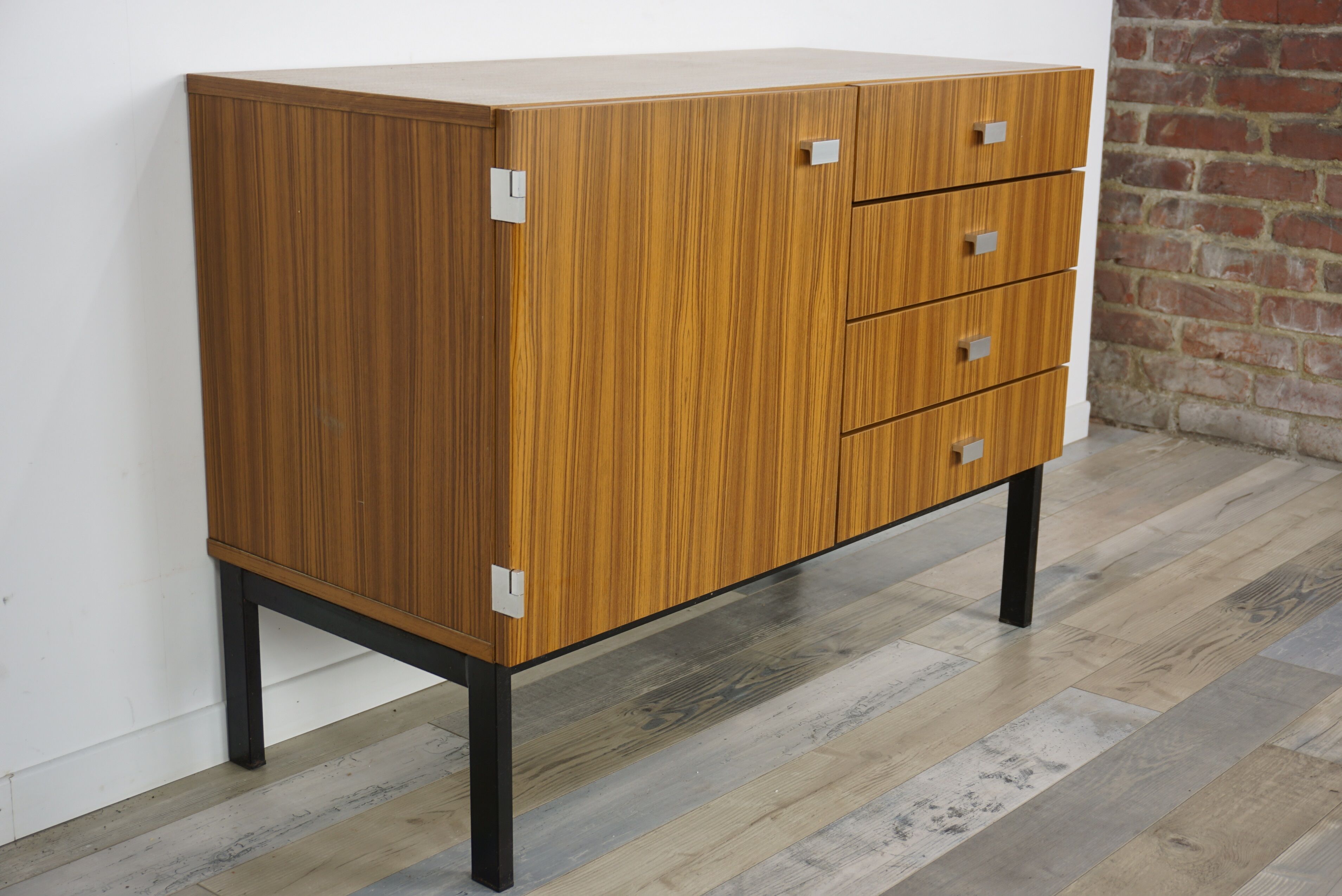 Sideboard Pierre Guariche for Meurop 60
