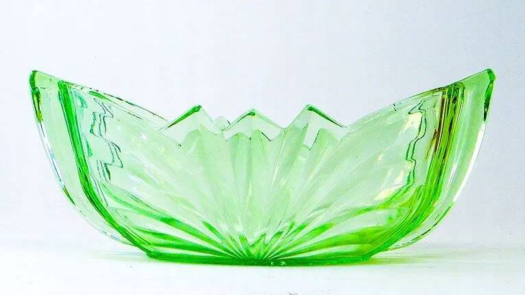 A8T Niemen Stolle Art Deco uranium fruit bowl