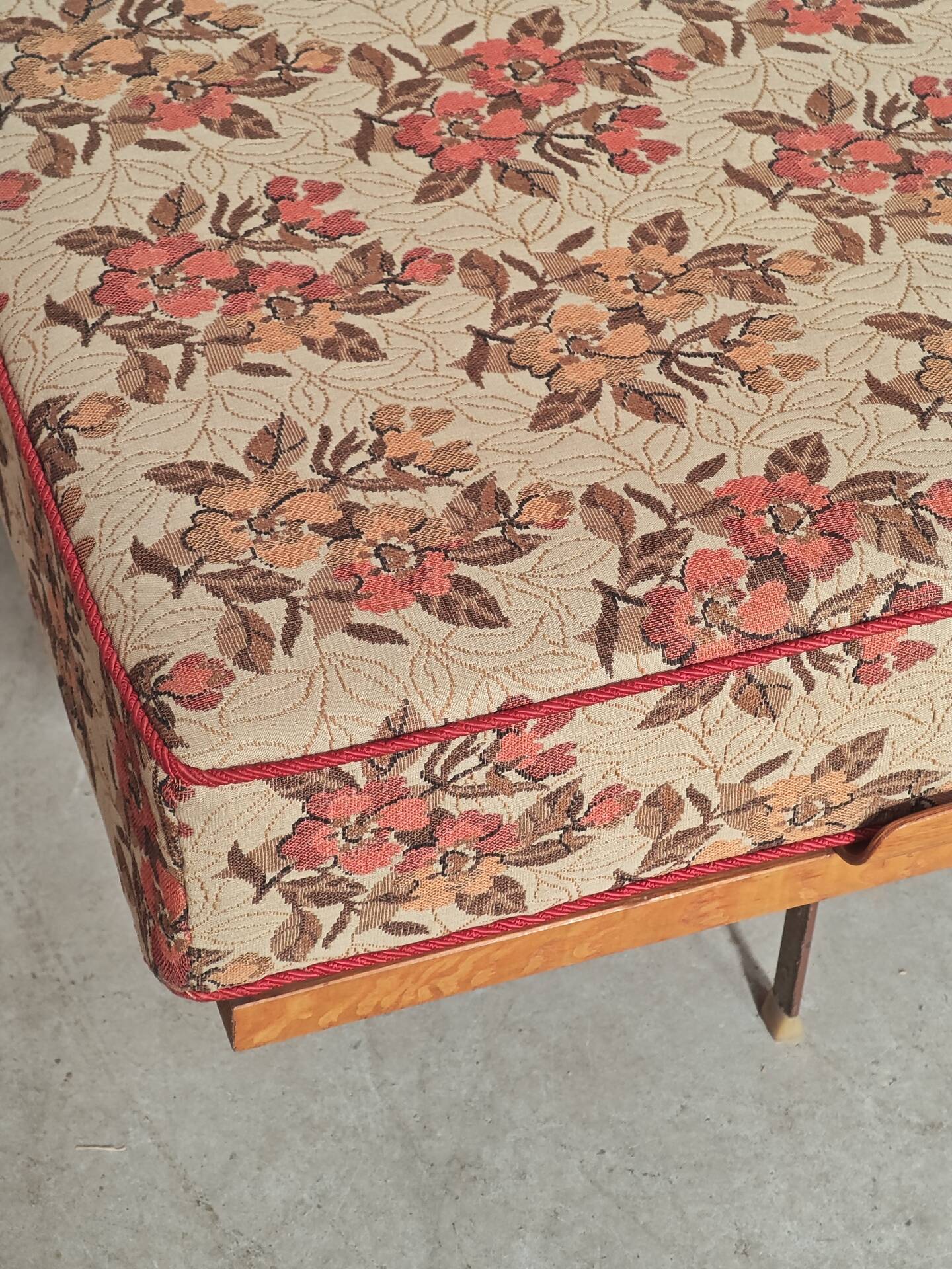 Folding sofa bed Canapé banquette Interier Praha 1960 floral pattern fabric