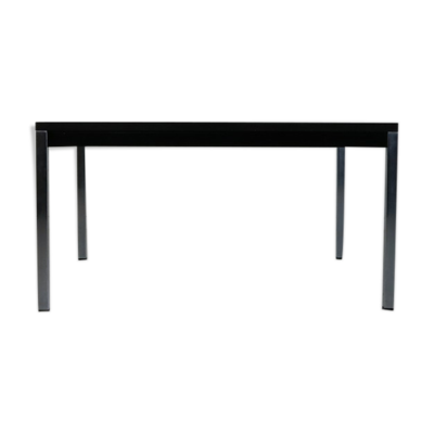 Table basse avec un plateau en pierre noire Martin Visser design