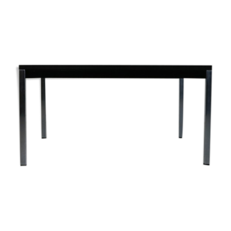 Table basse avec un plateau en pierre noire Martin Visser design