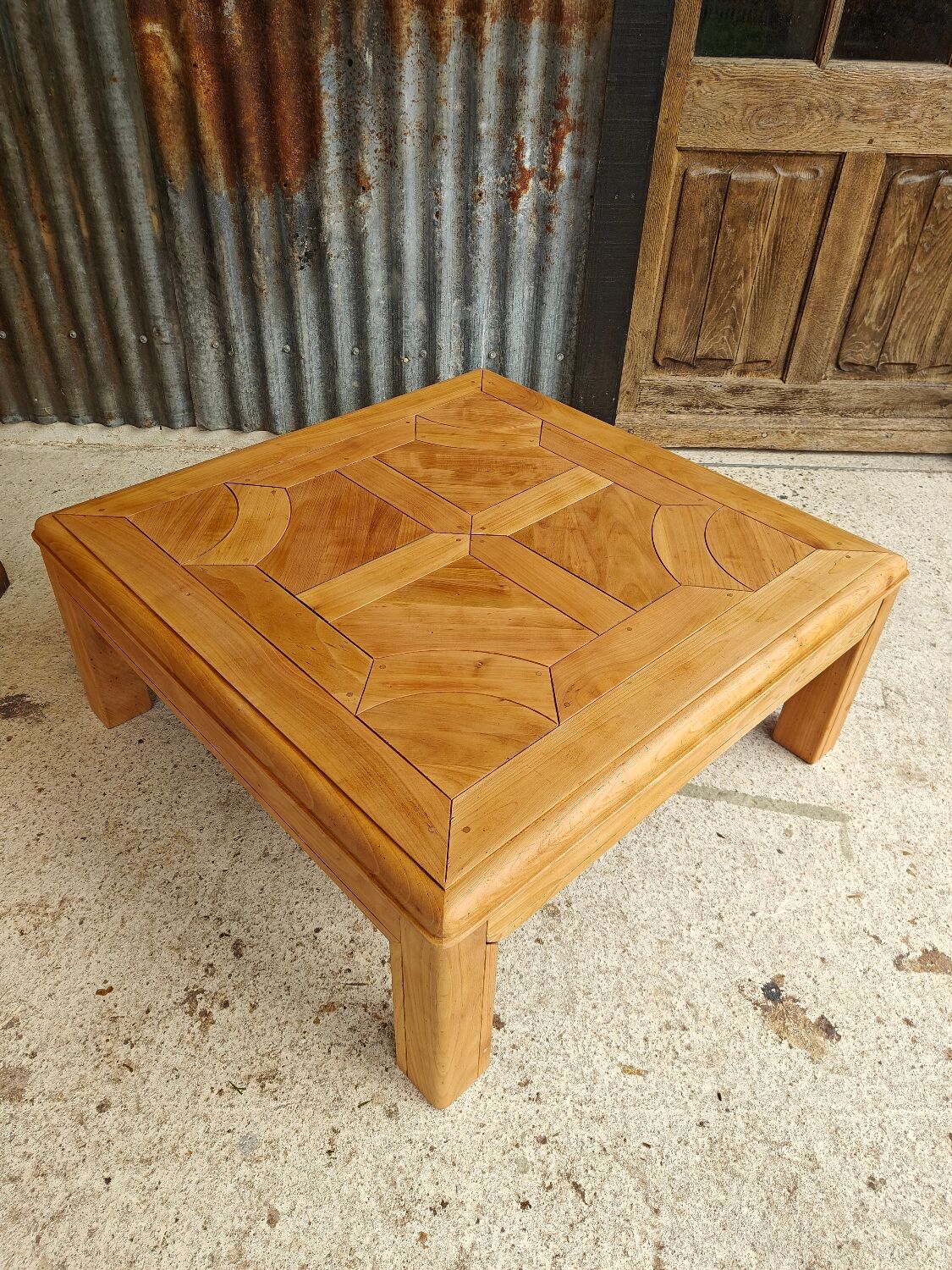 Square coffee table with a drawer in cherry wood.