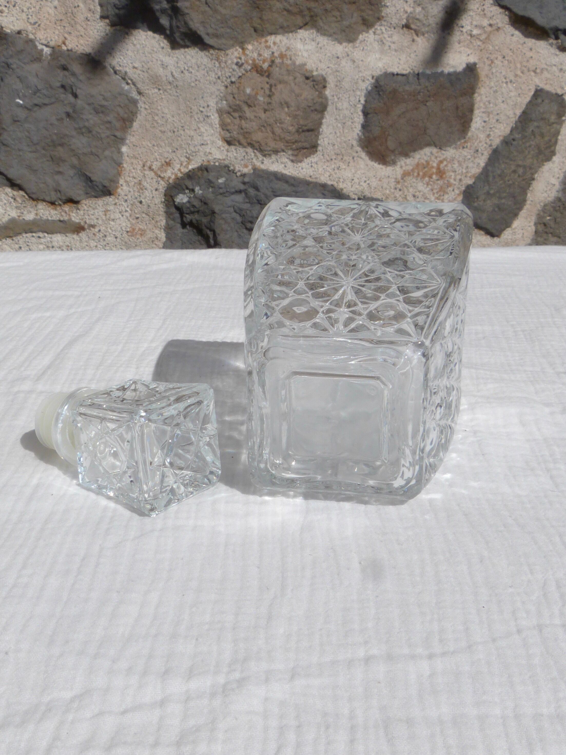 Glass whisky decanter