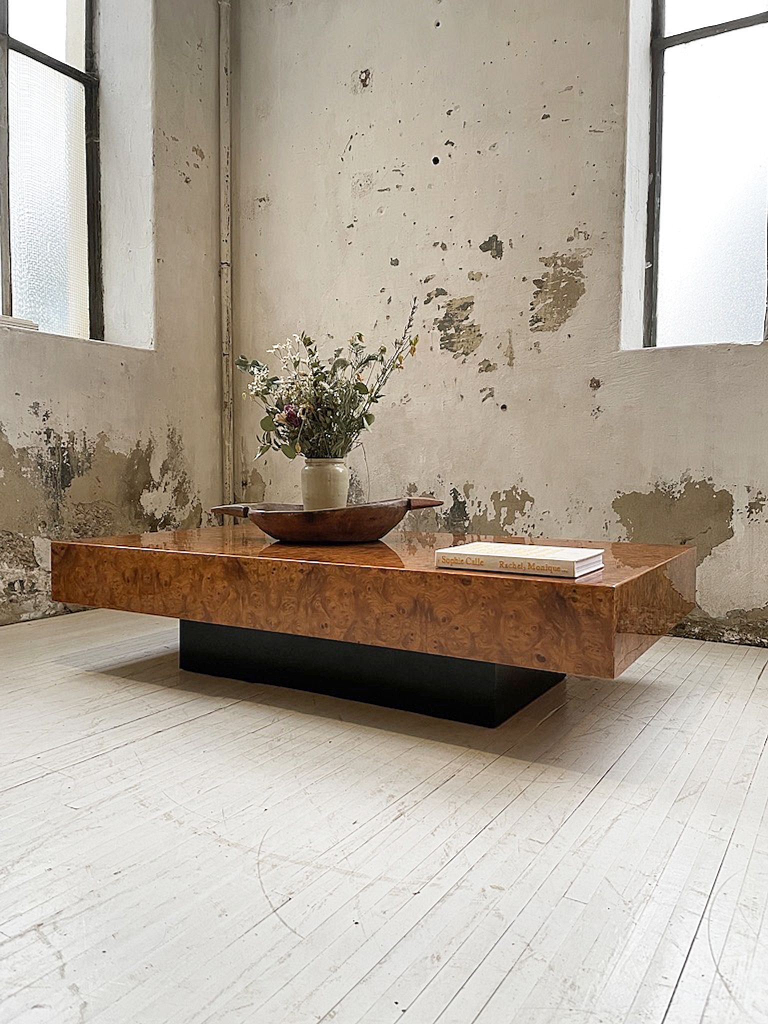 Table basse italienne laque loupe d’orme