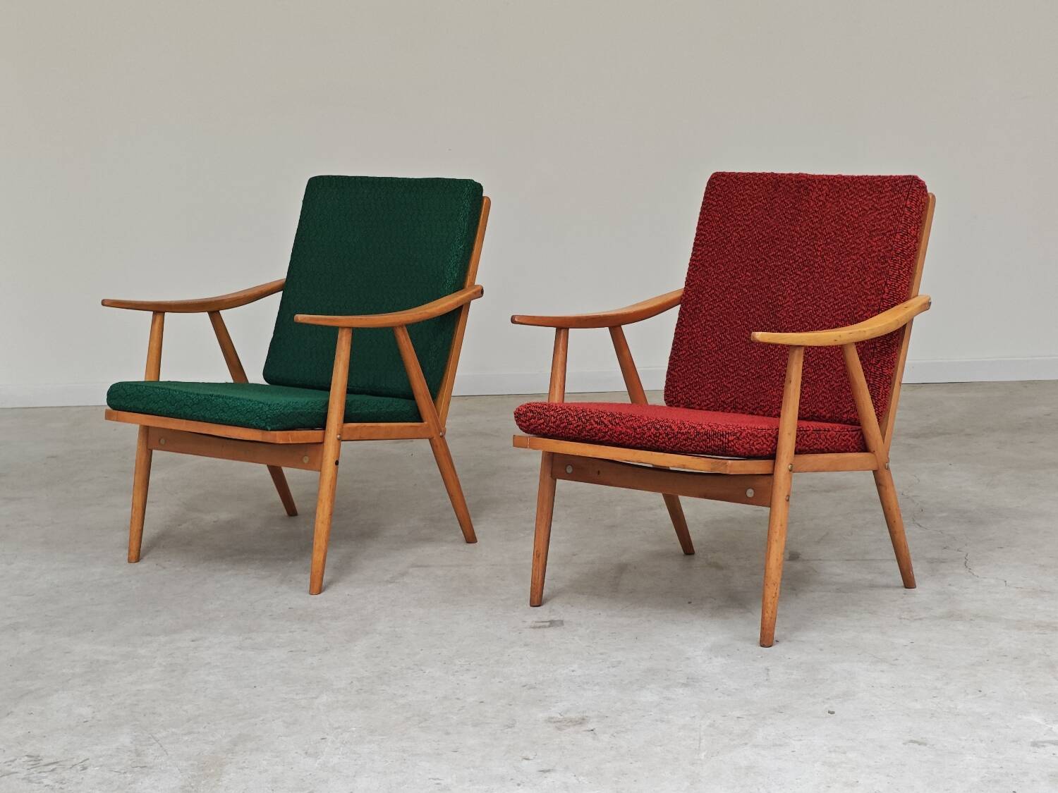 Pair of green-red boomerang armchairs by Antonin Suman for Ton (Thonet) 19