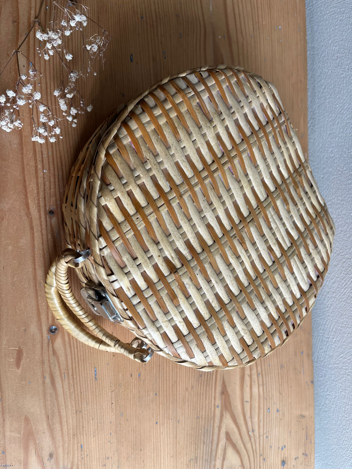 Vintage wicker basket / case