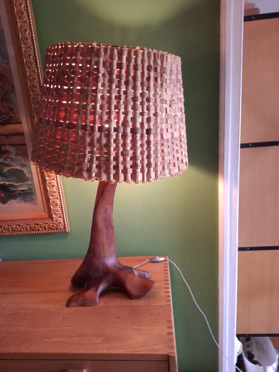 Lampe brutaliste , bois d'olivier