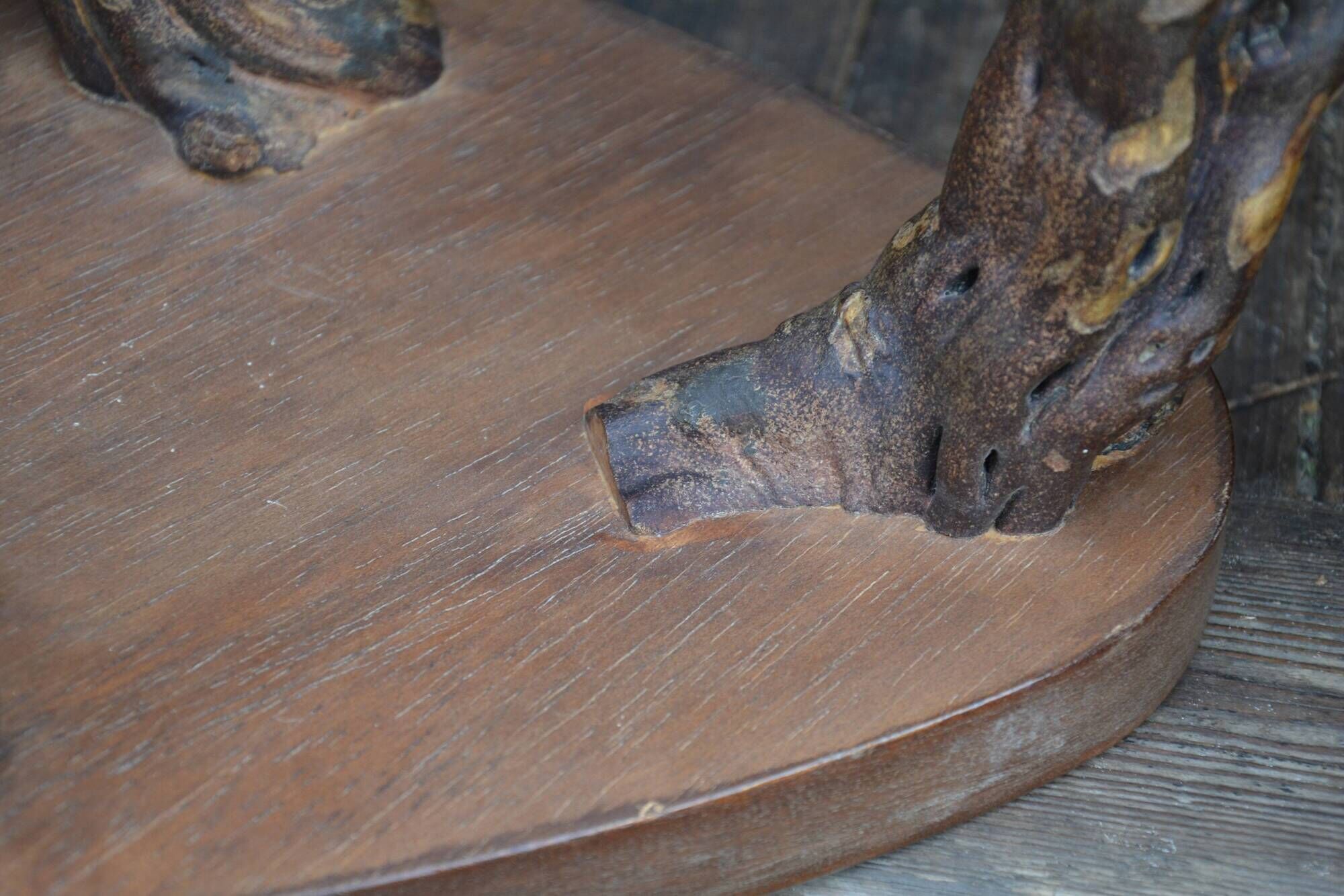 Modular coffee table in vine shoot marquetry.
