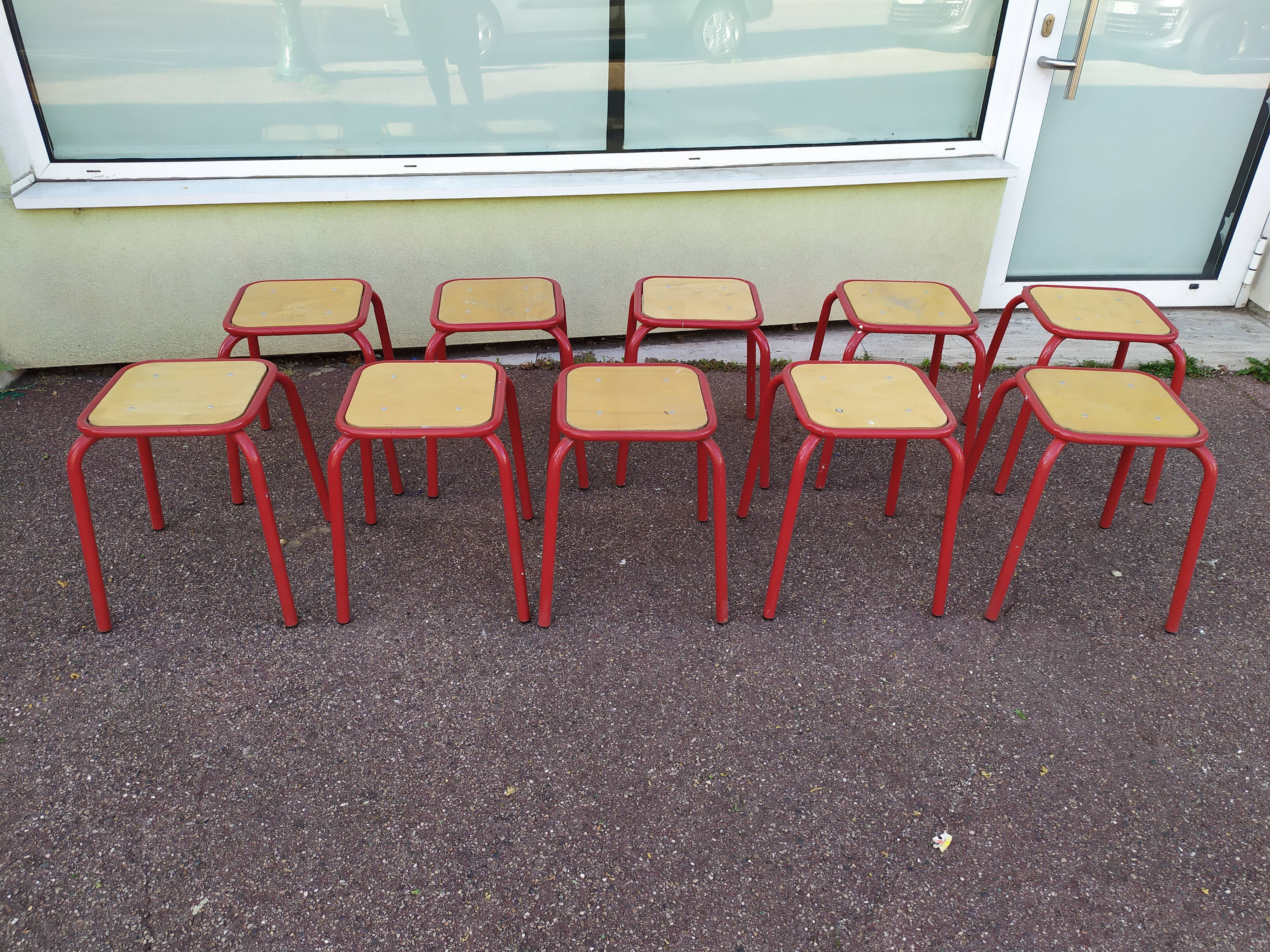 Lot de 10 tabouret bas carré en métal rouge - bois - atelier - industriel