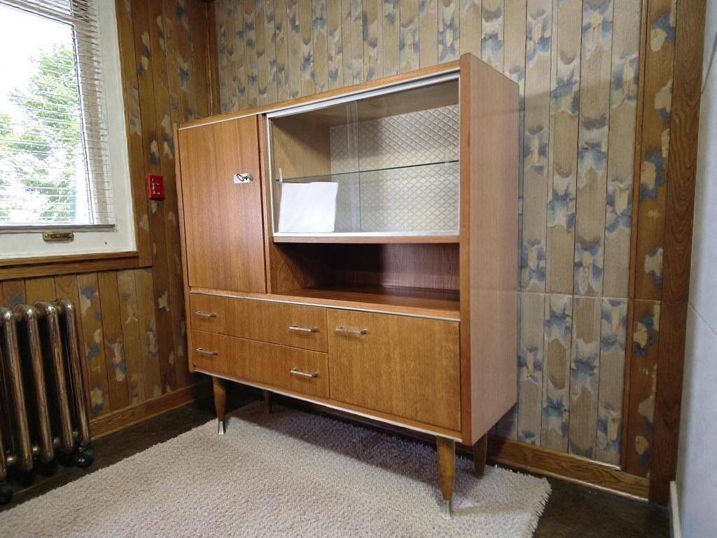 Buffet, meuble bar vitré vintage en bois