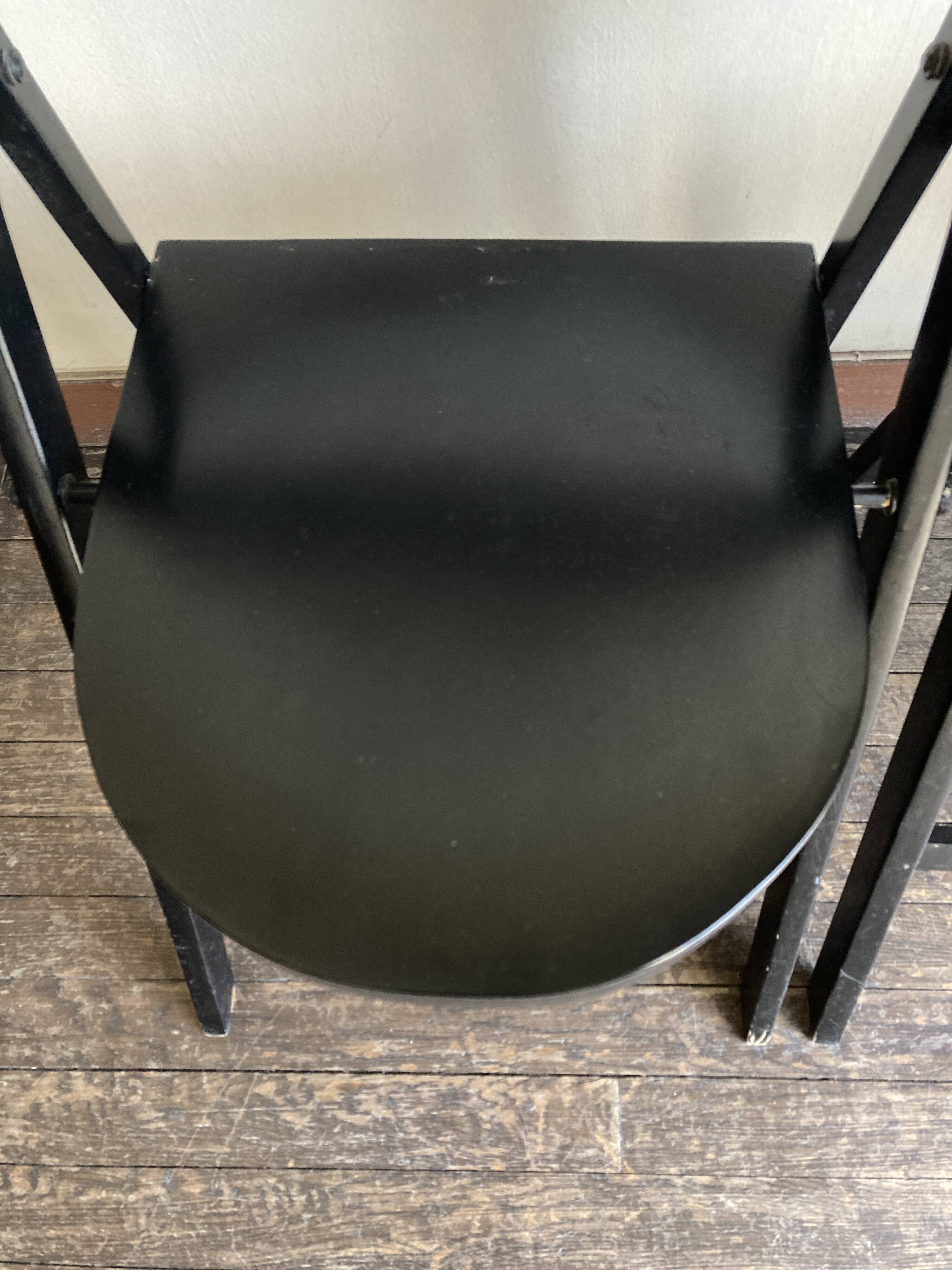 Pair of Thonet 751 Bahaus folding chairs in bentwood