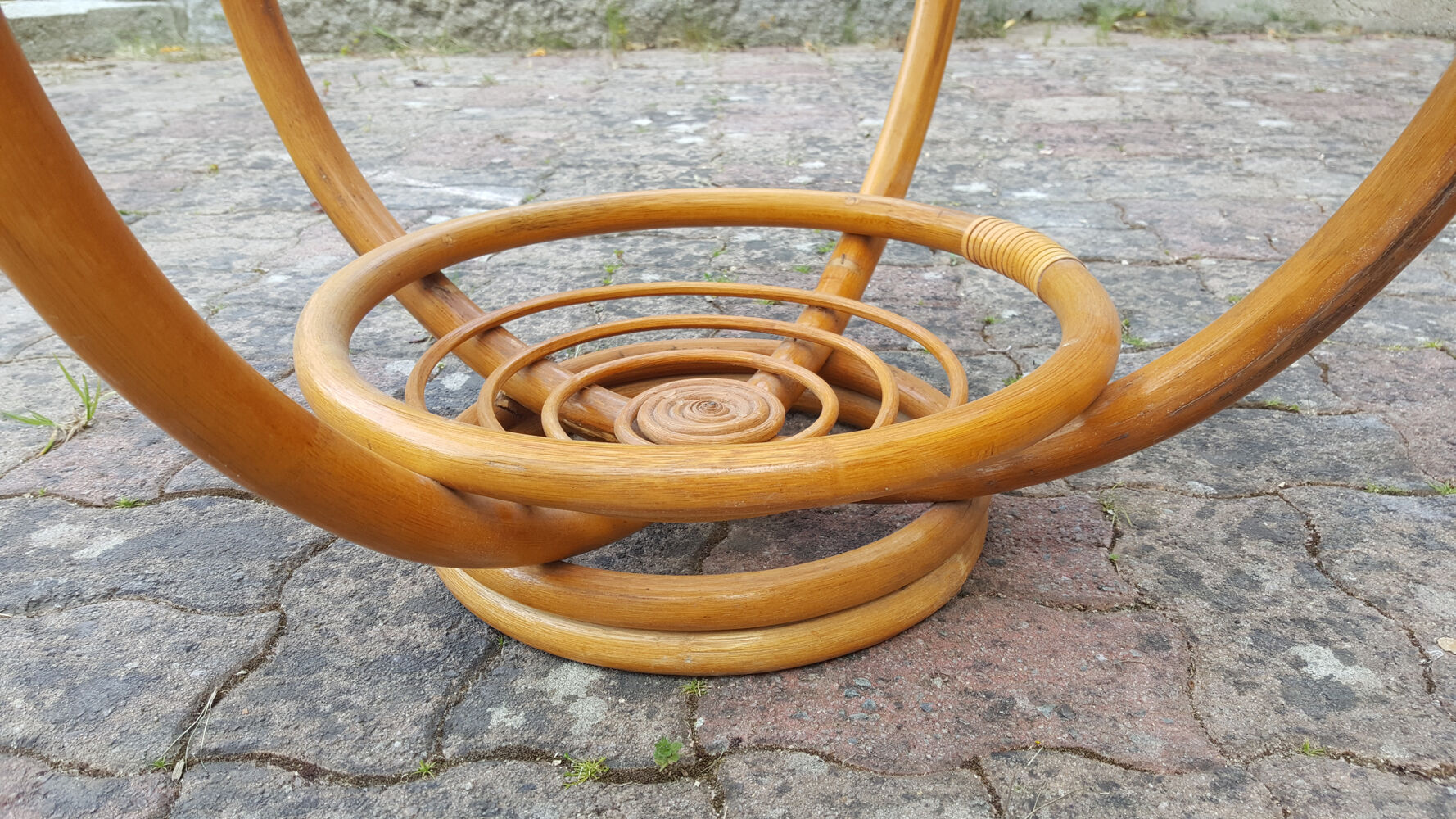 Round table bamboo, rattan, smoked glass, vintage, years 60