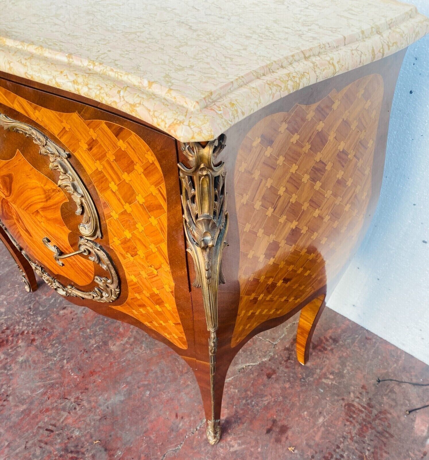 Curved chest of drawers Louis XV style marquetry with cube bottom XX century
