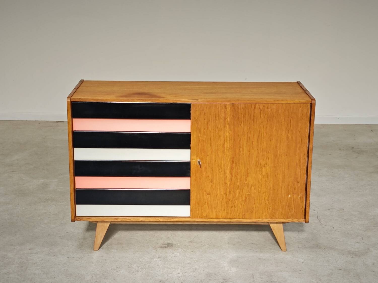 U 458 pink and grey sideboard by Jiri Jiroutek for Interier Praha 1960