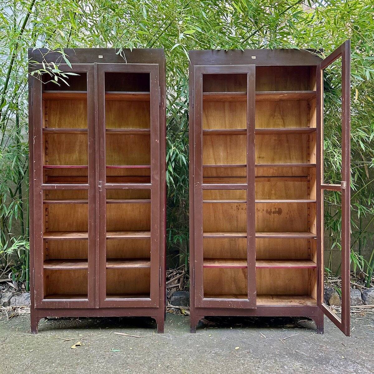 Italian Brown and Burgundy Lacquered Display Cabinets, 1890s, Set of 2