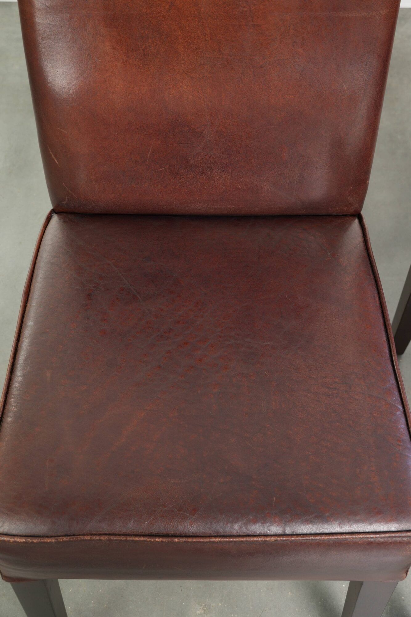 Beautiful and comfortable set of 6 sheepskin dining chairs in English style