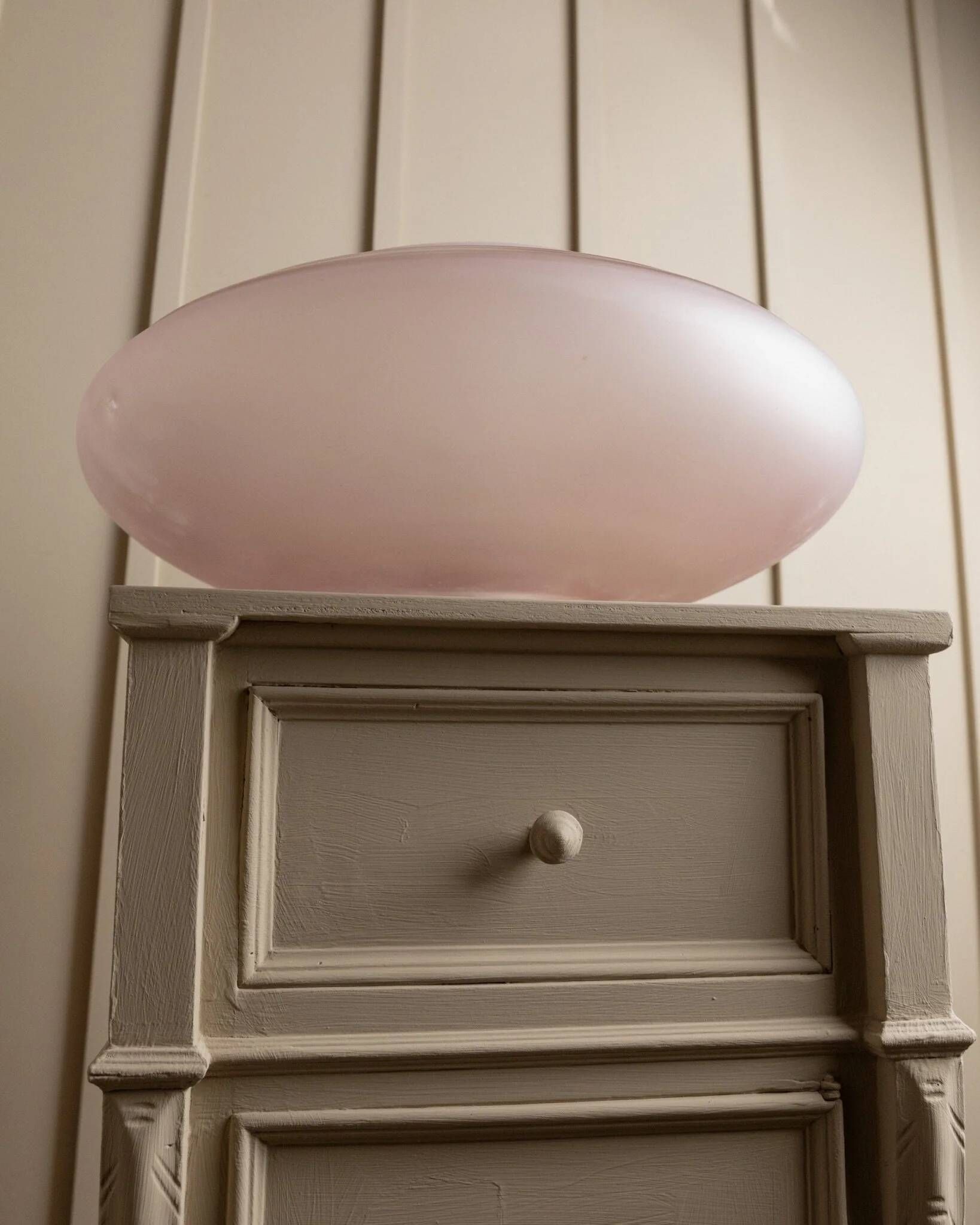 XXL pink Murano glass table lamp with white metal base, postmodern Memphis style, Italian 1980s