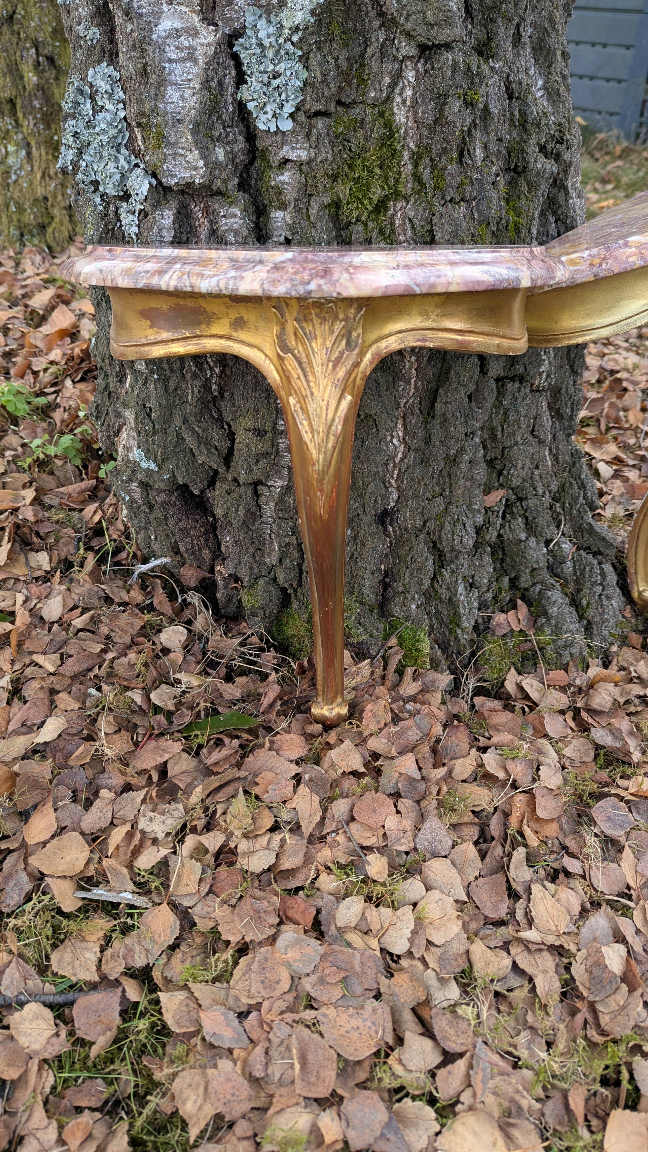 Consoles d'applique bois doré et marbre style Louis XV