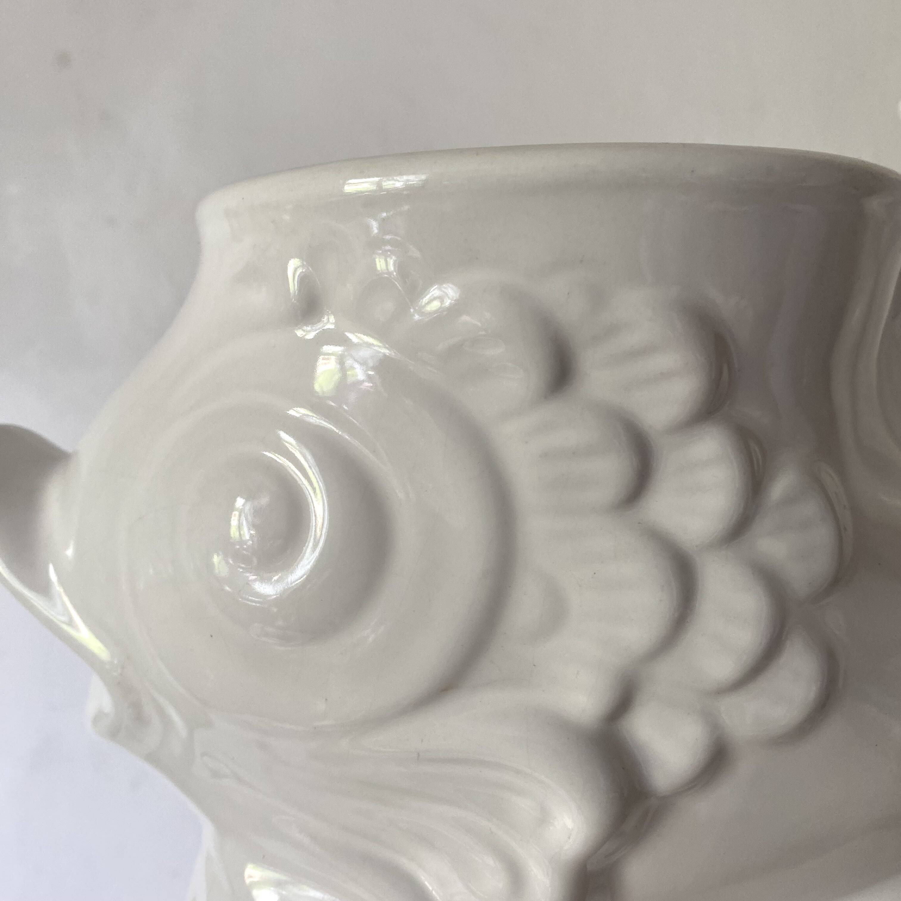 Zoomorphic fish pot cover in slip