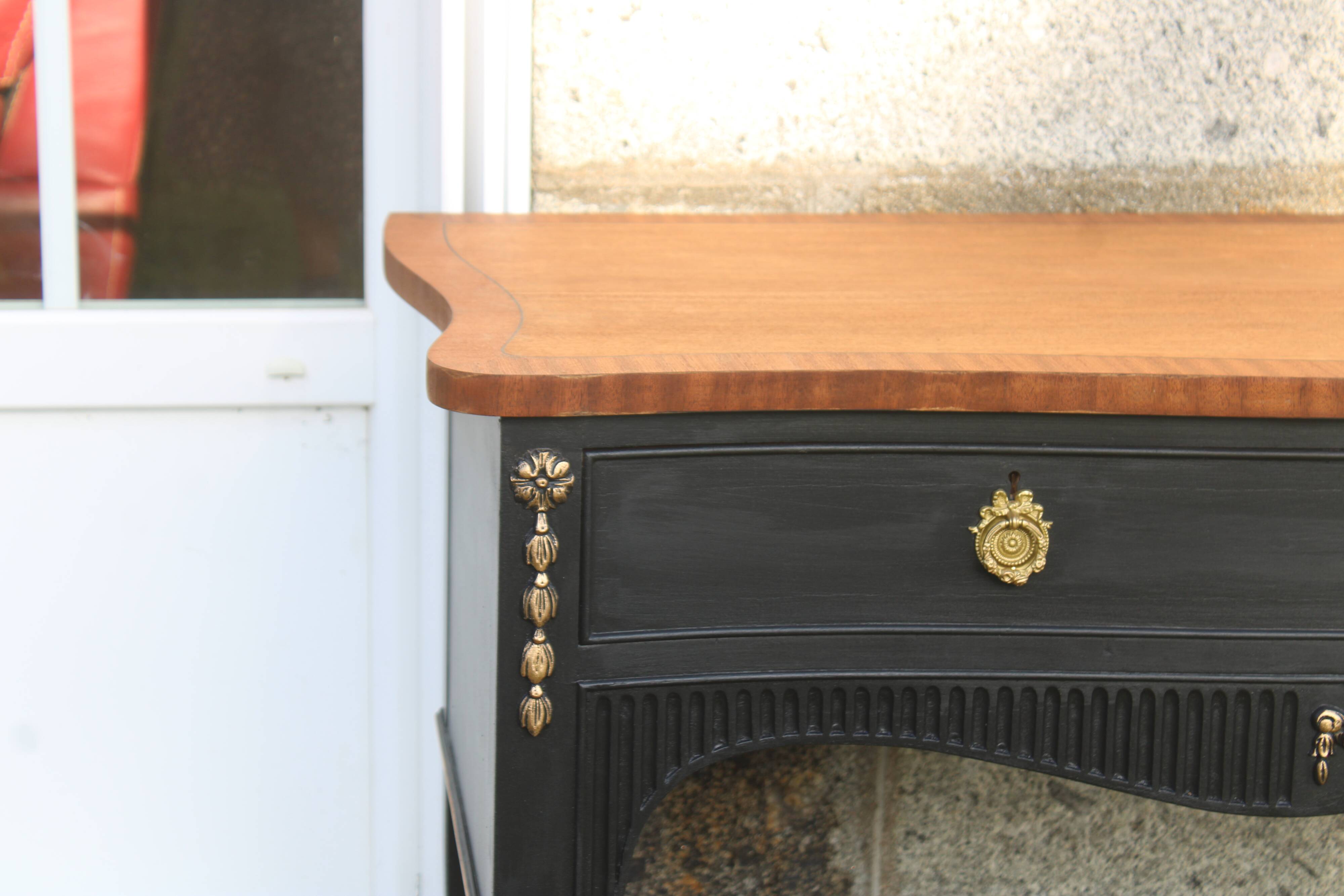 Restored antique console – Haussmannian elegance & velvet finish