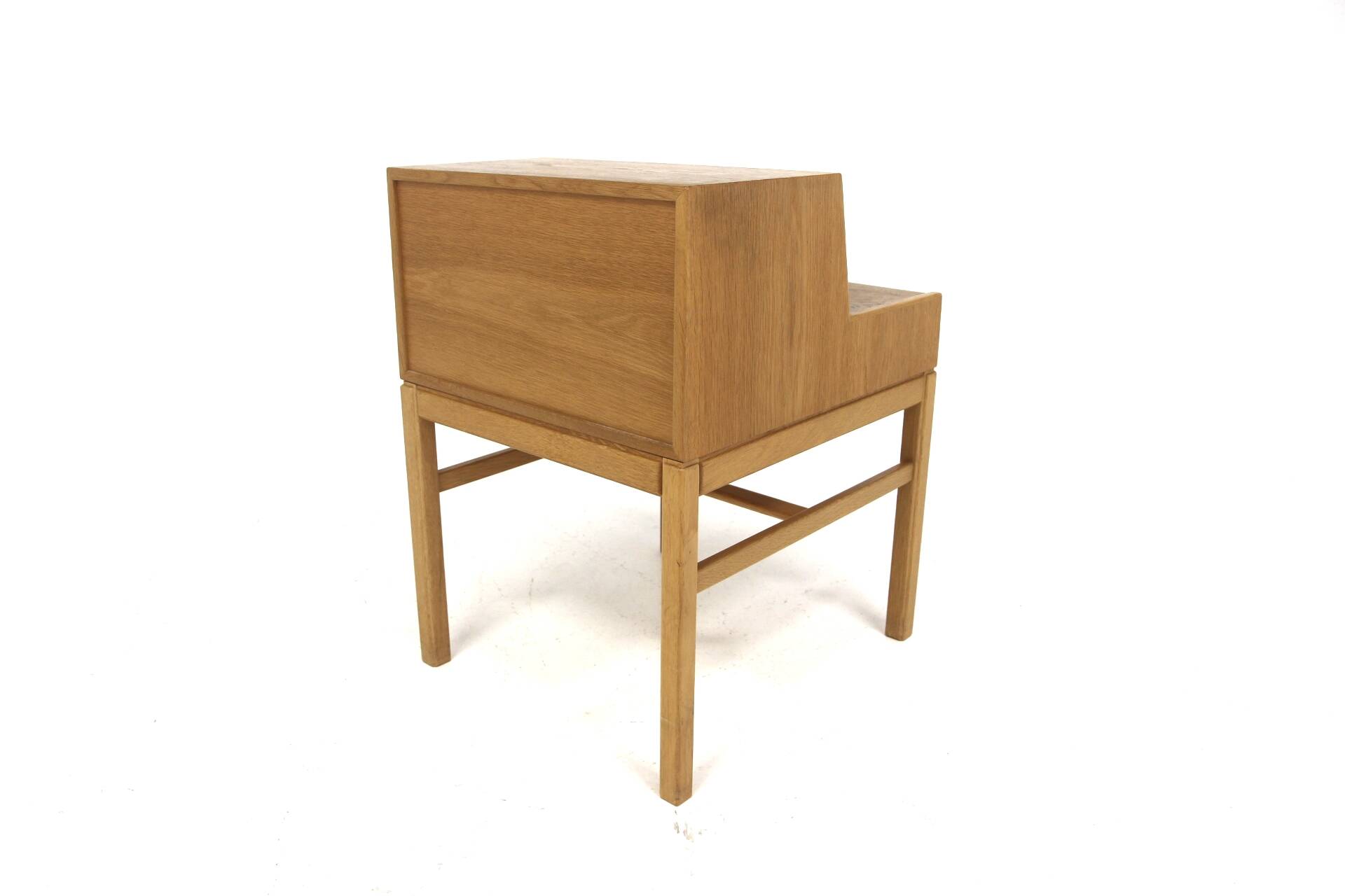 "Casino" bedside table in oak