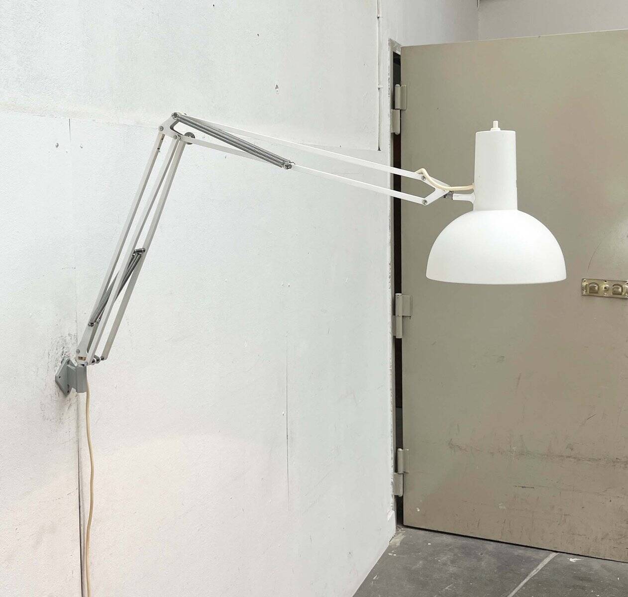 Mid-Century Modern It Task Wall Lamp from Louis Poulsen, 1970s
