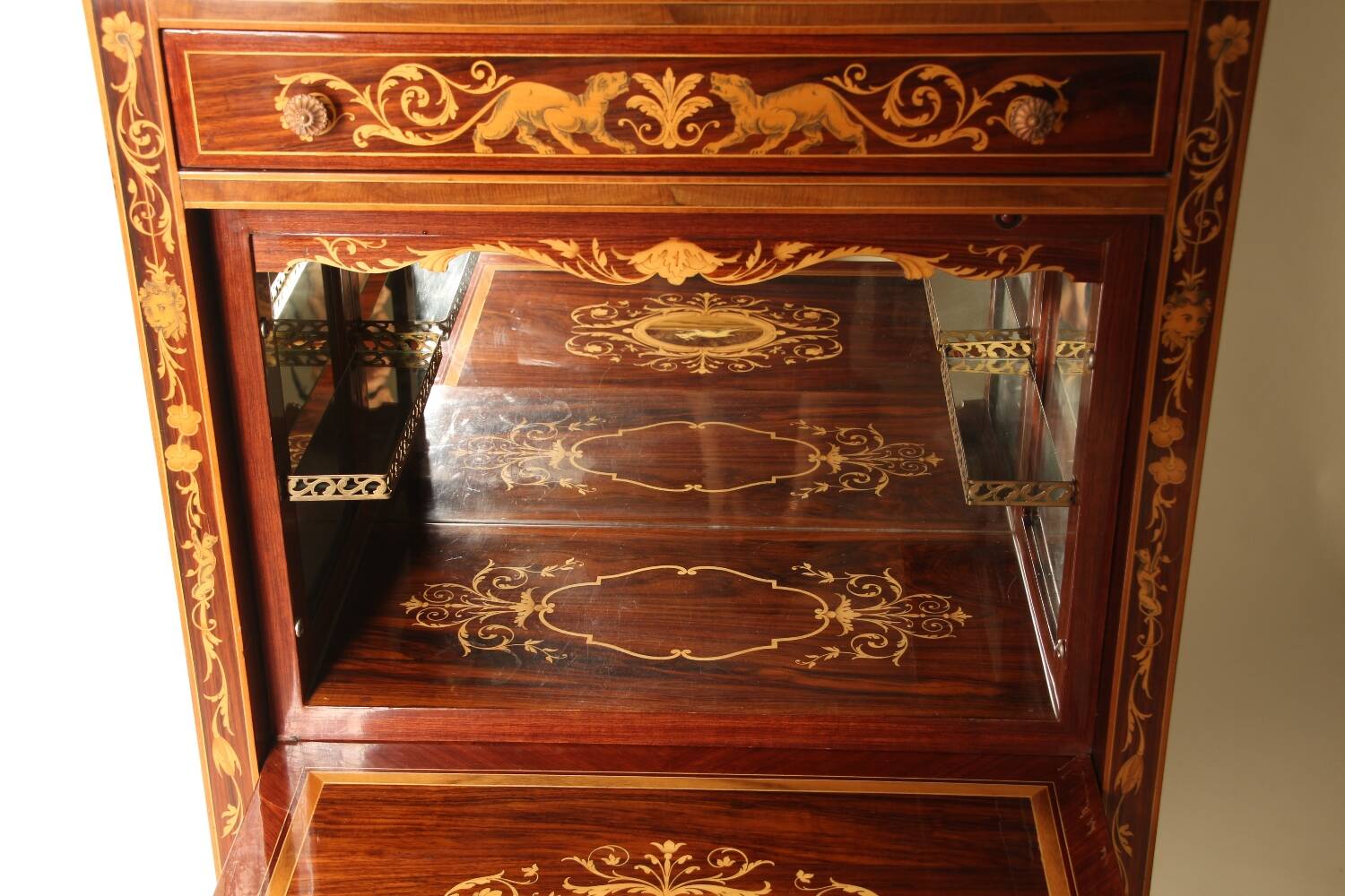 Bar cabinet in wood marquetry