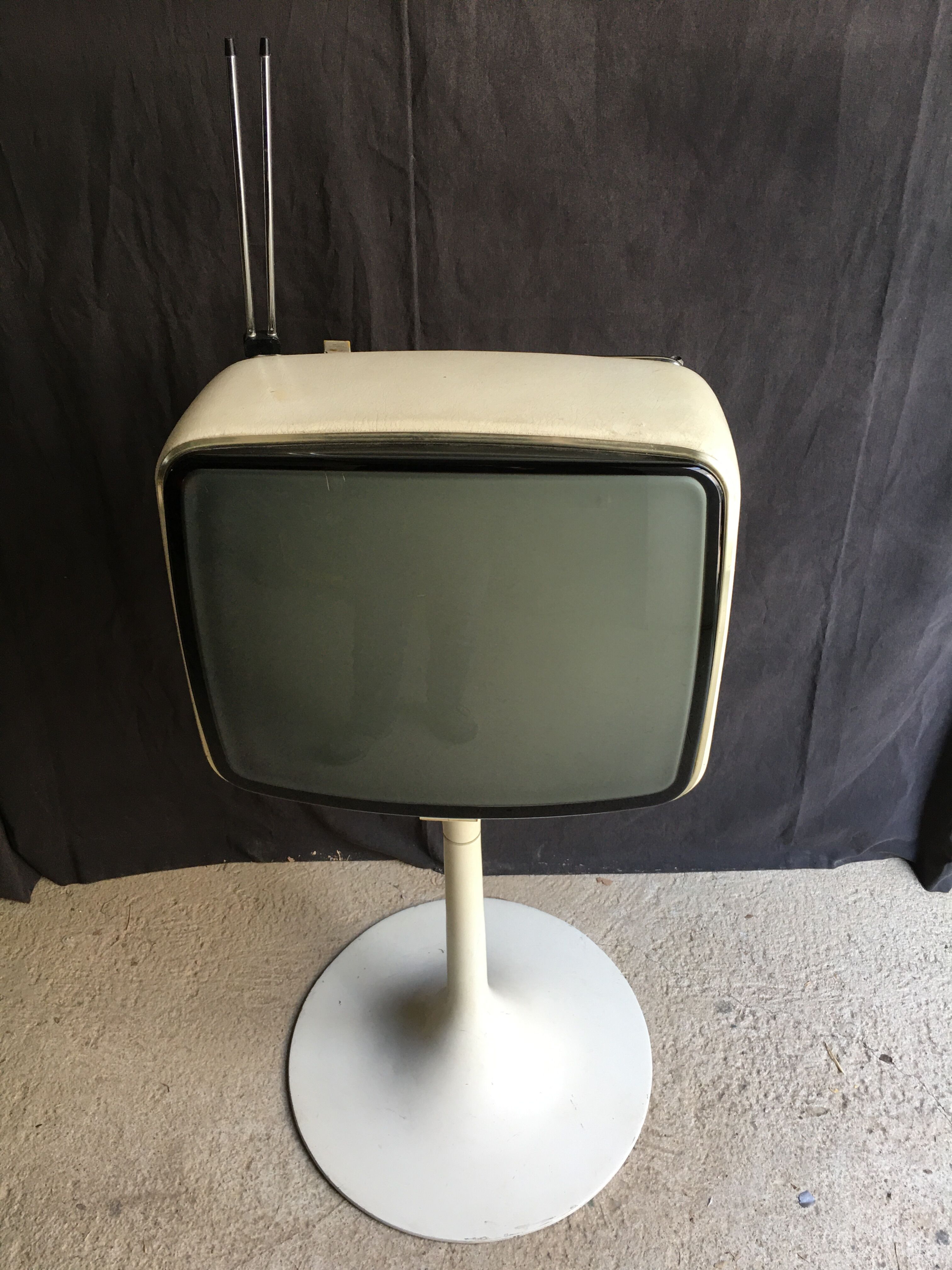 Television typical style "Space Age " 1970 Ribet-Desjardins, then Continental Edison label
