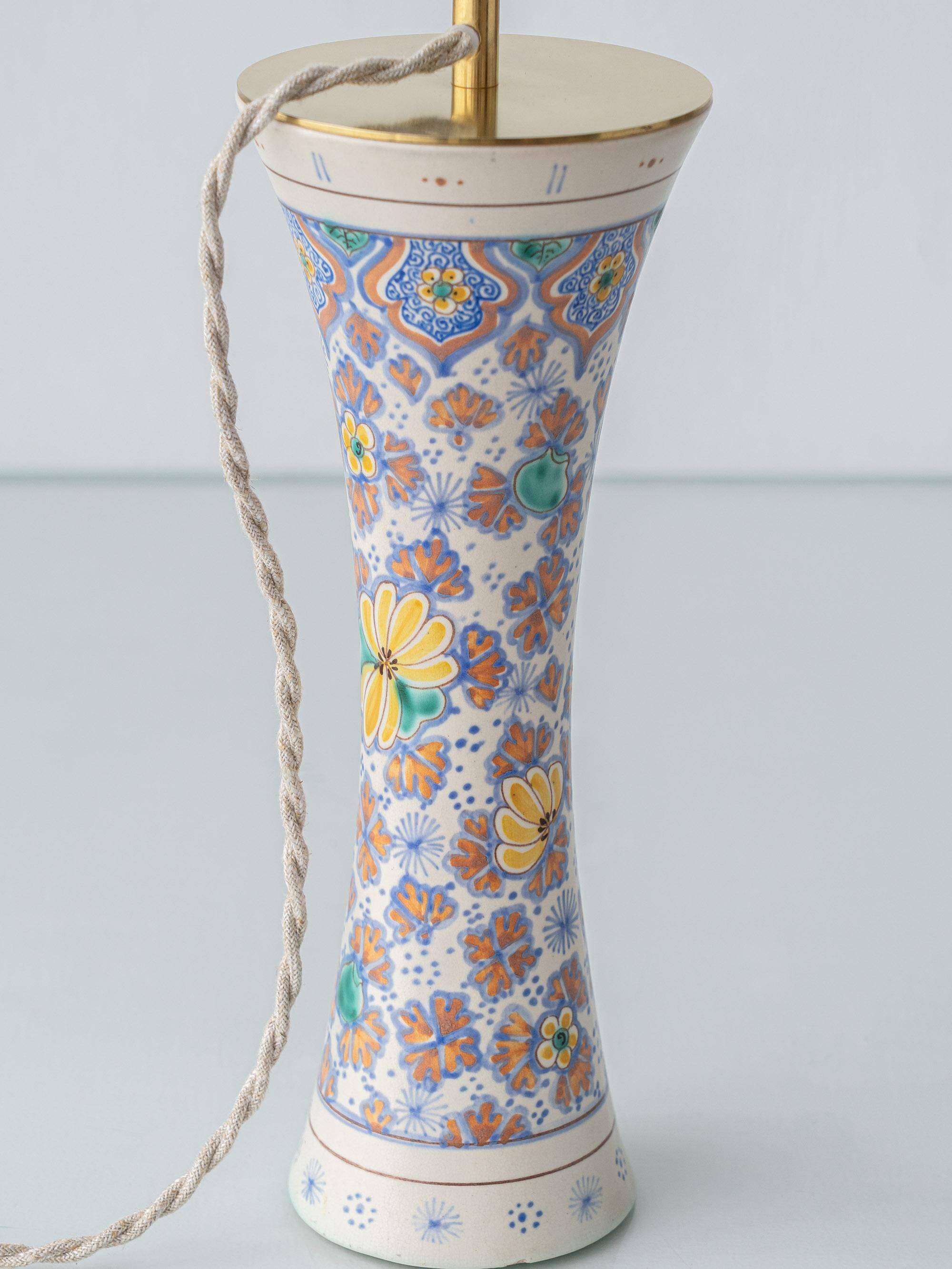 Pair of coloured ceramic table lamps in Art Nouveau style, 1918, with new shades.