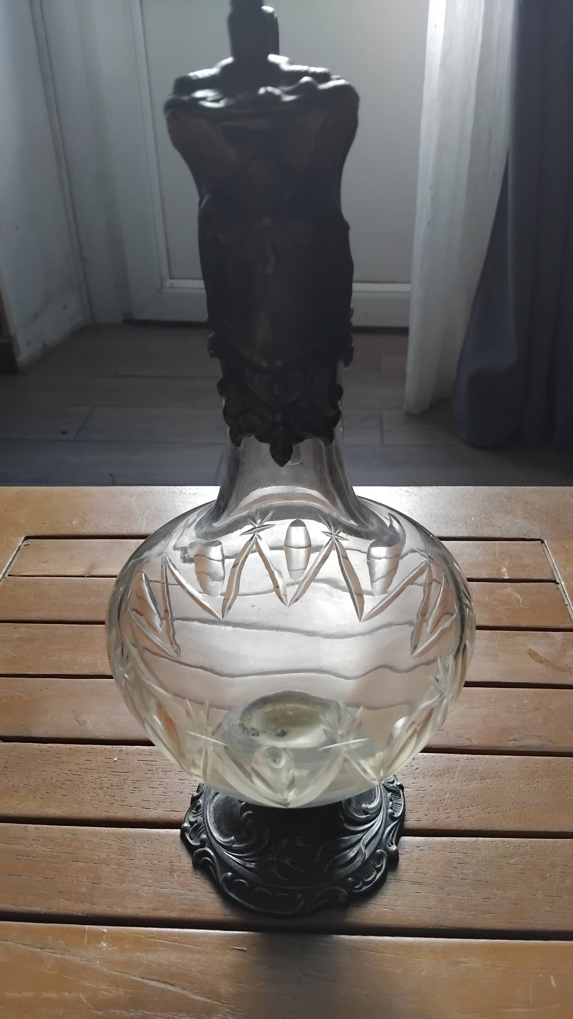 Carafe aiguière très ancienne ciselée et étain