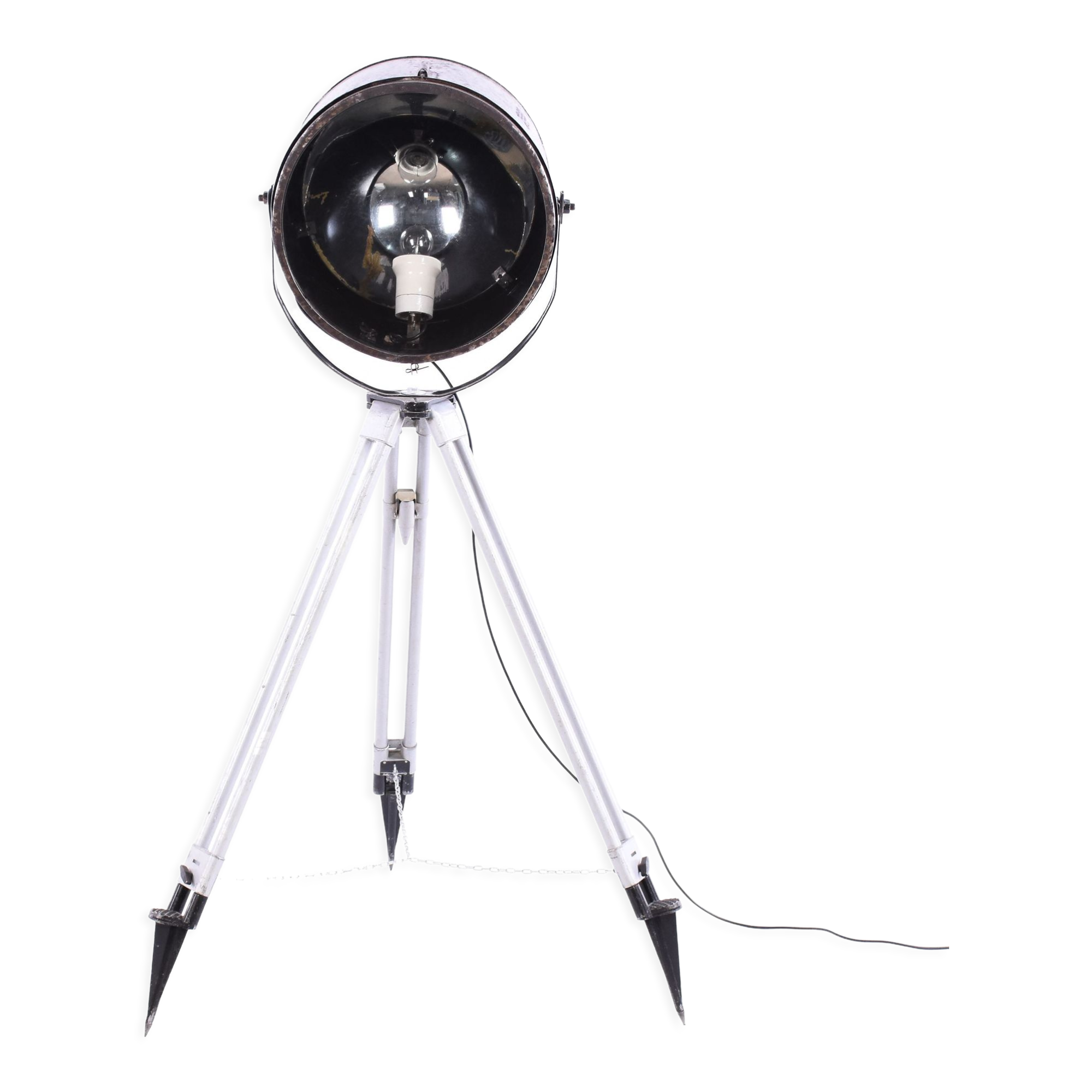 spot on metalic tripod