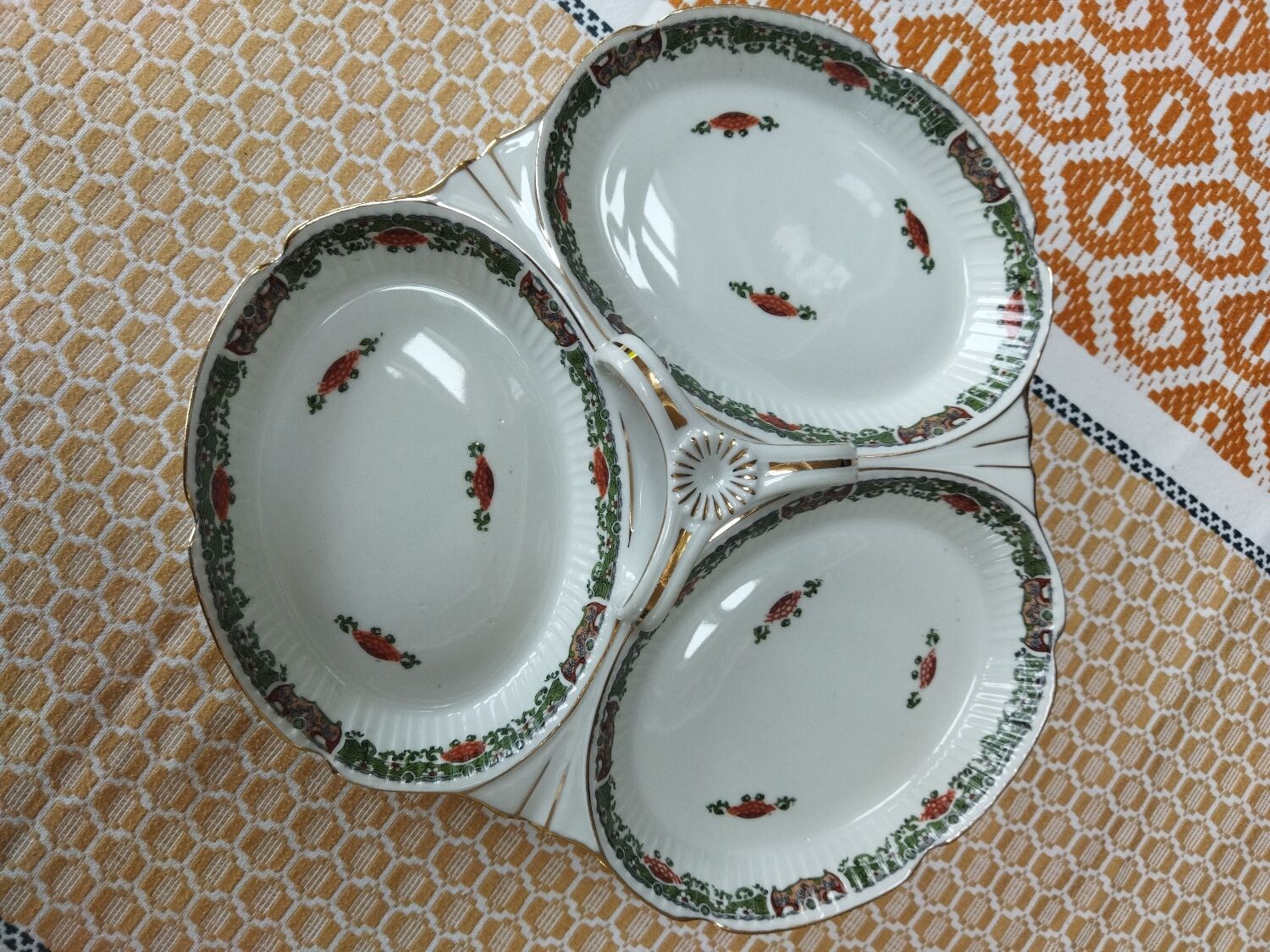 Porcelain beggar's dish